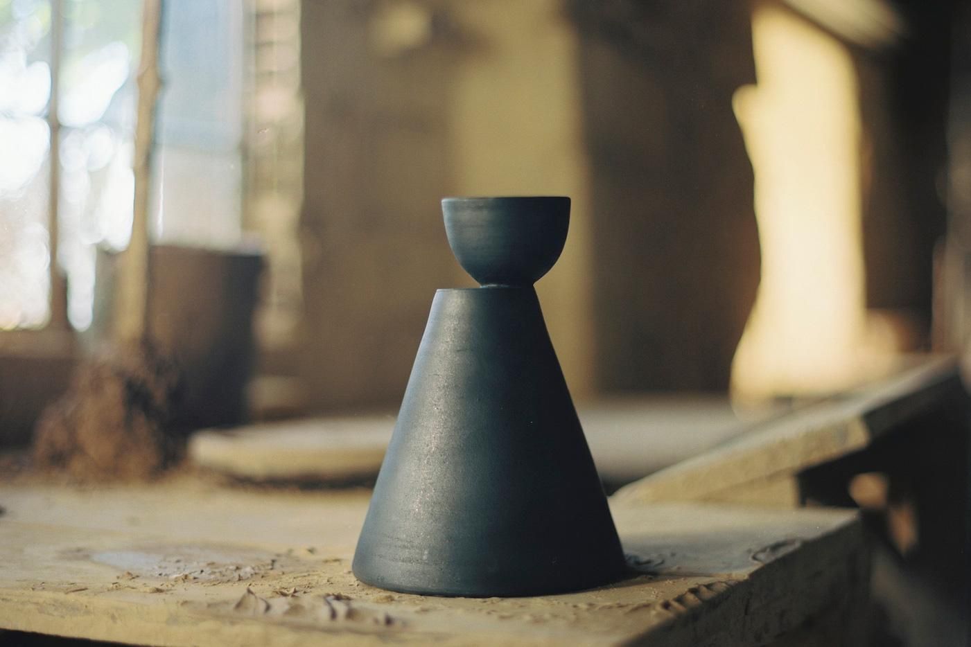 Charred Vases [ Cone ] / Gabriel Tan