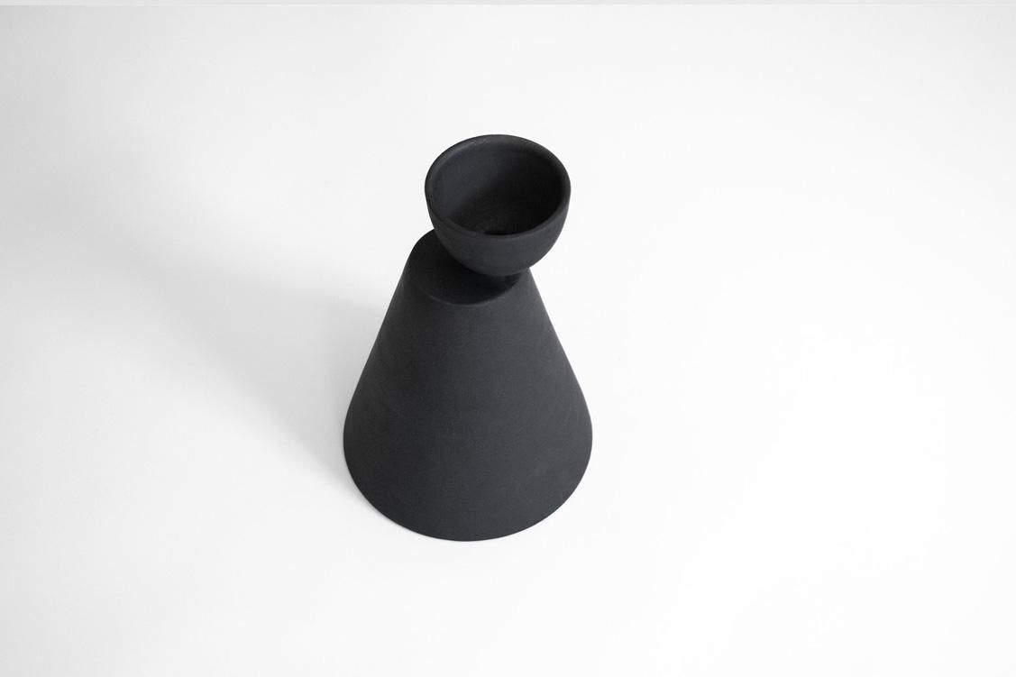 Charred Vases [ Cone ] / Gabriel Tan
