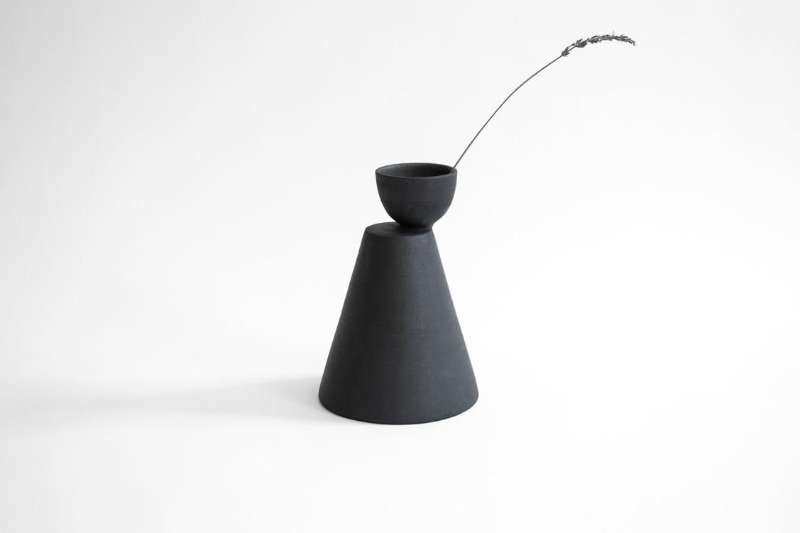 Charred Vases [ Cone ] / Gabriel Tan