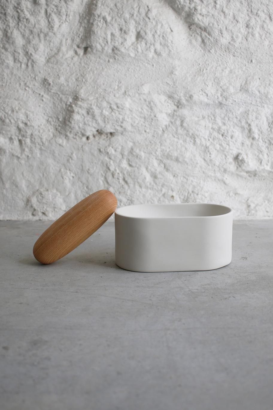 Moer [Matte White] / Chris L. Halstrøm