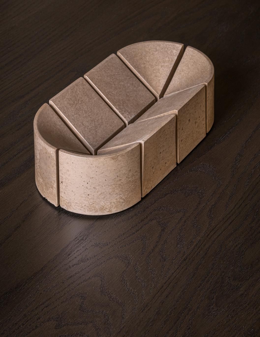 Brut [ Oval ] / Philippe Malouin
