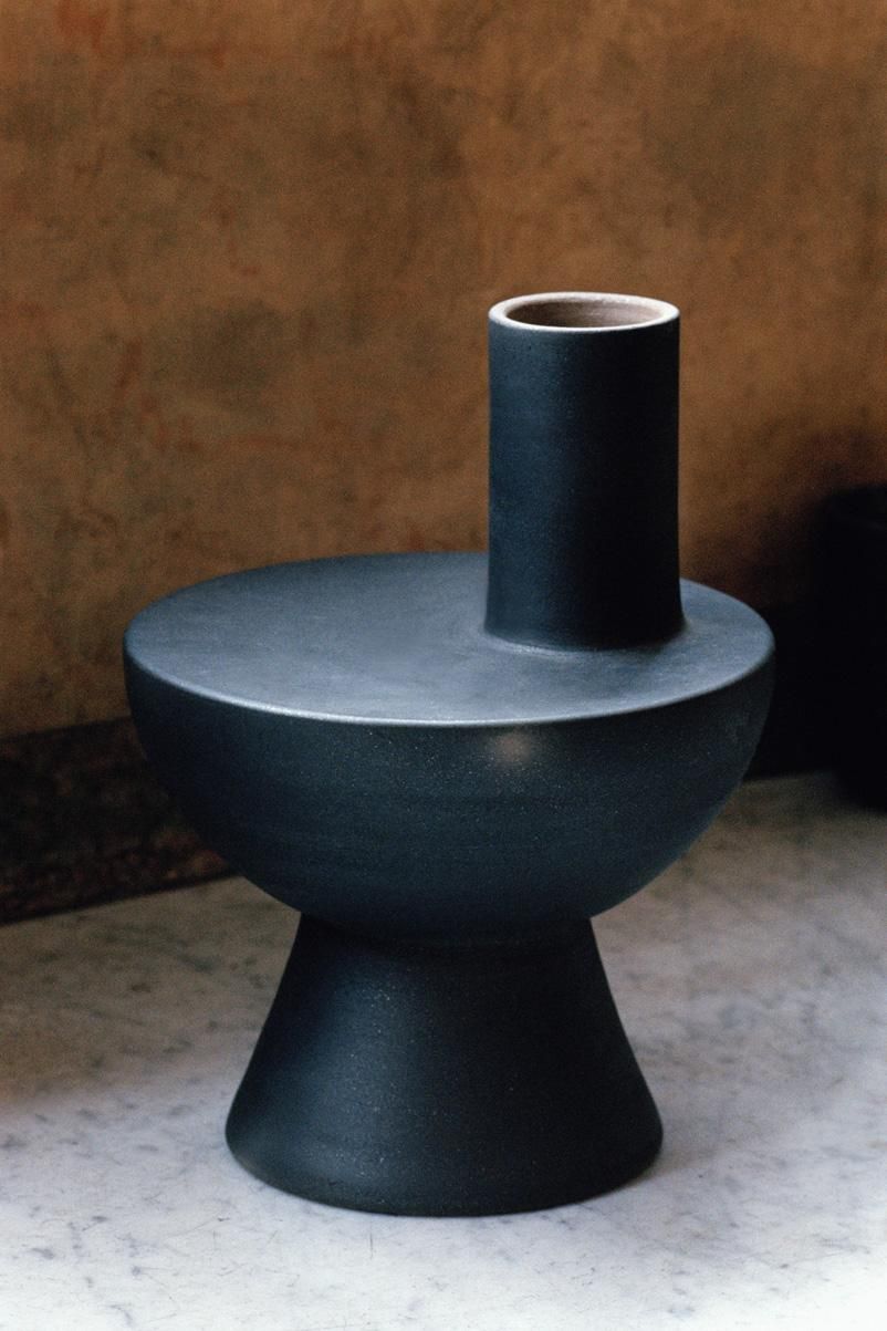 Charred Vases [ Chimney ] / Gabriel Tan