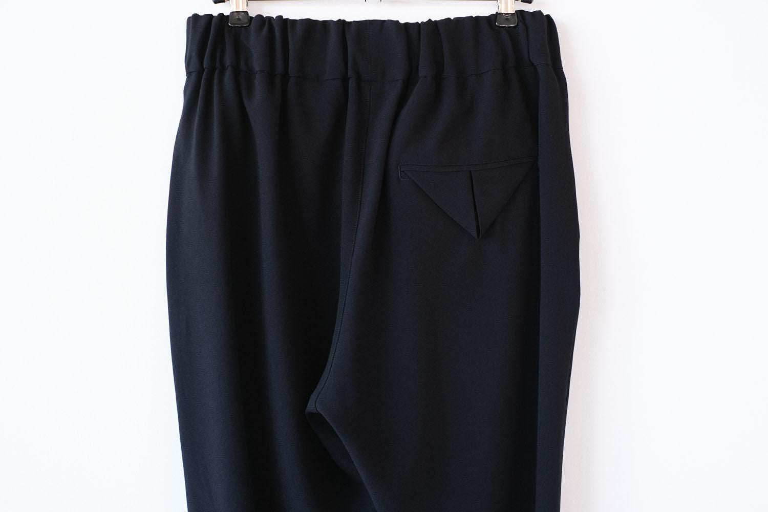 トリアセテート＆ポリエステル・ライトクレープダブルクロス　テーパードパンツ(細身) / black［size 4_］