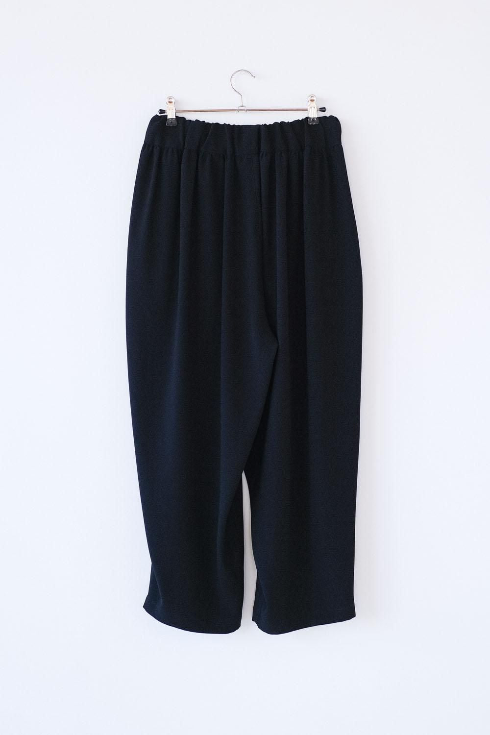 トリアセテート＆ポリエステル・ライトクレープダブルクロス　ワイドテーパードパンツ / black [size 5_]