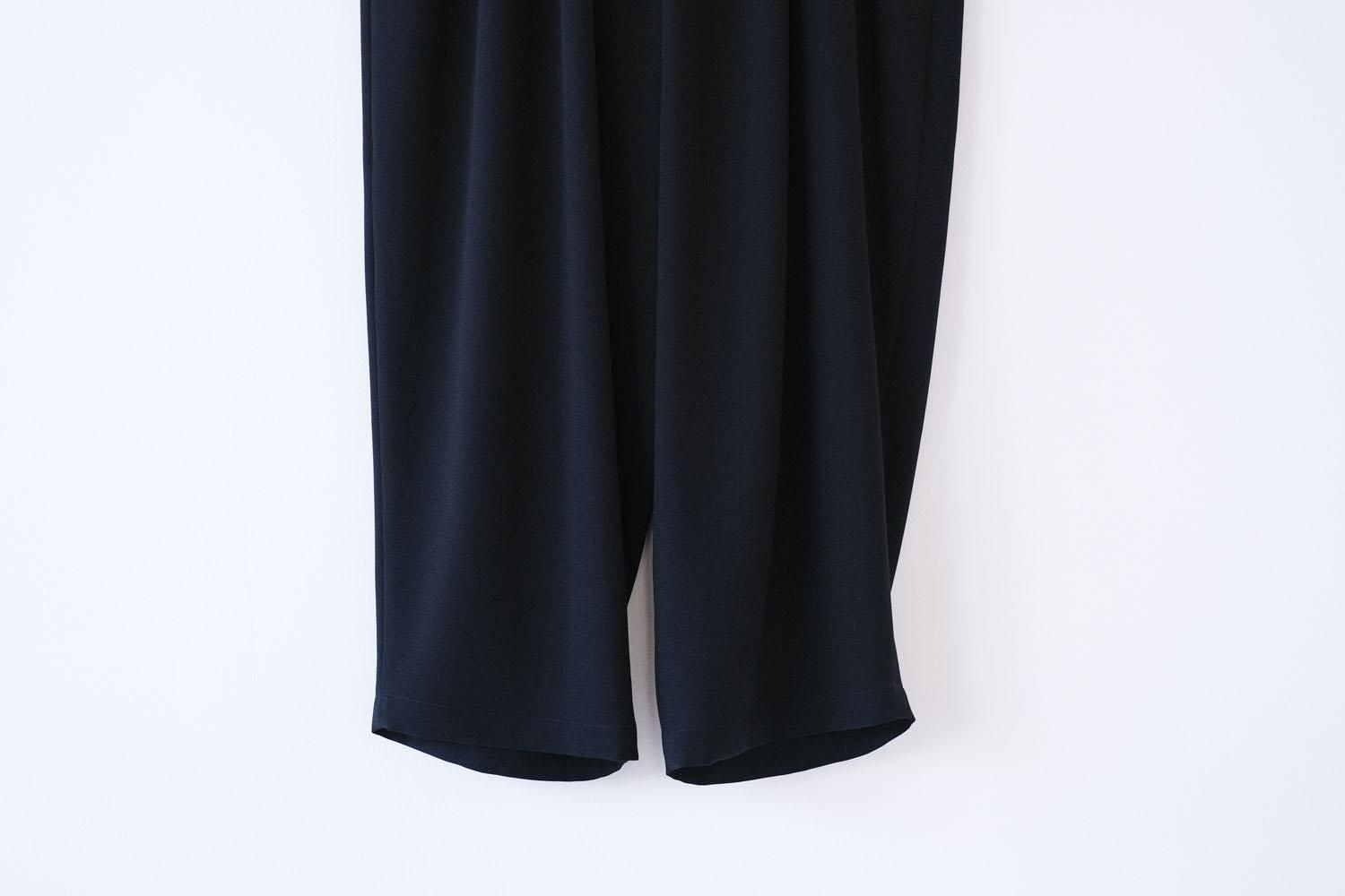トリアセテート＆ポリエステル・ライトクレープダブルクロス　ワイドテーパードパンツ / black [size 5_]