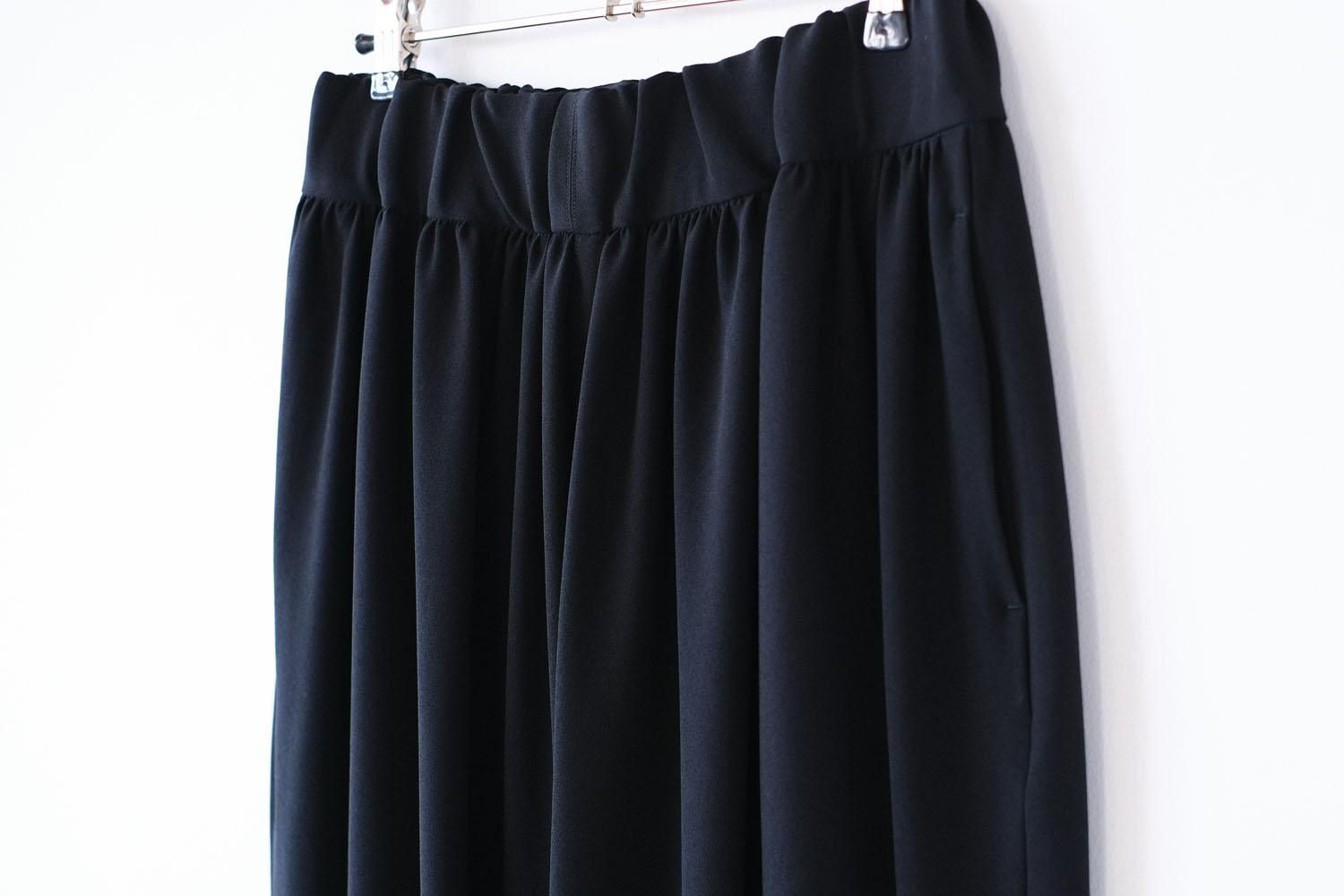 トリアセテート＆ポリエステル・ライトクレープダブルクロス　ワイドテーパードパンツ / black [size 5_]