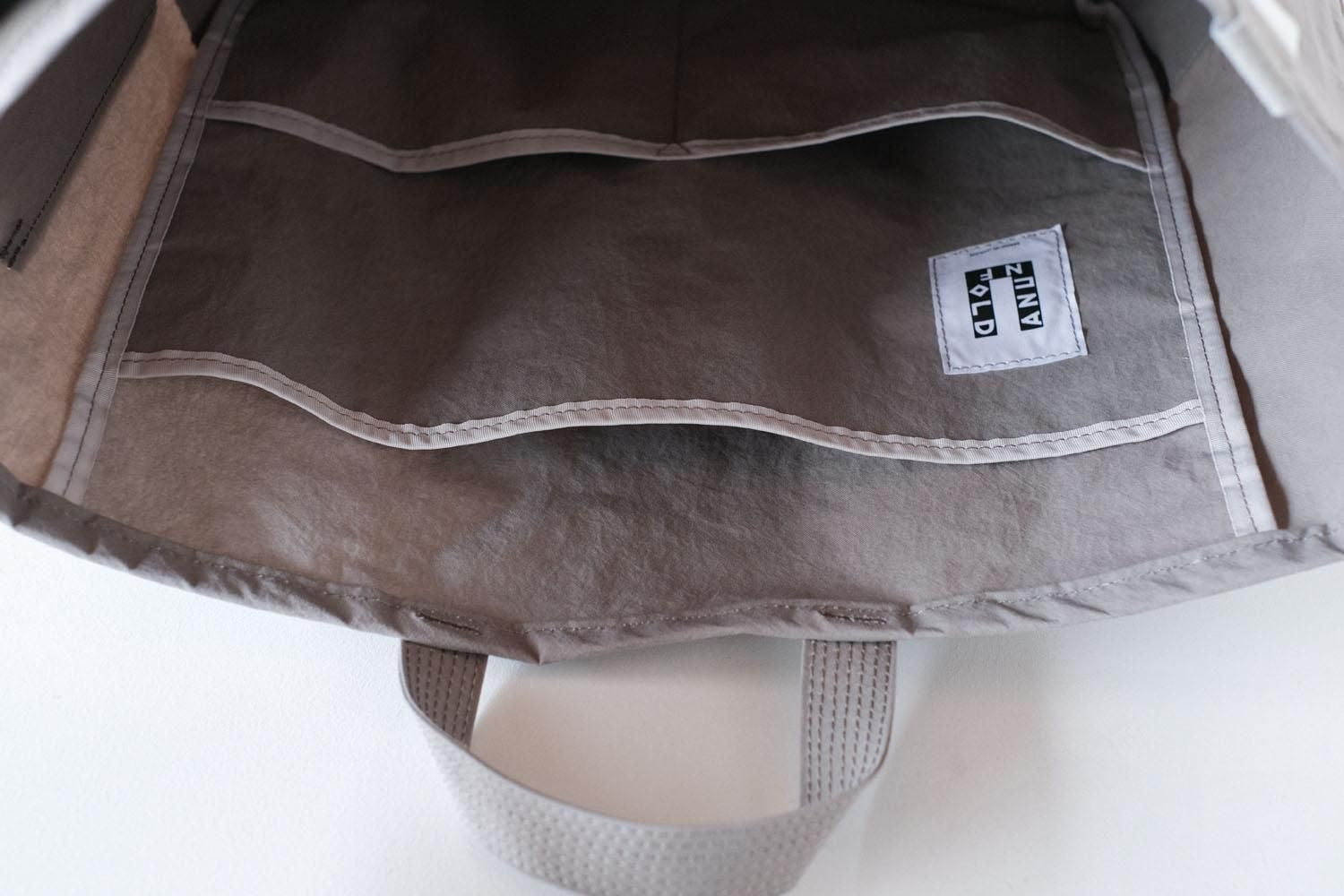 SIDE POCKET TOTE / GRAY / ANUNFOLD