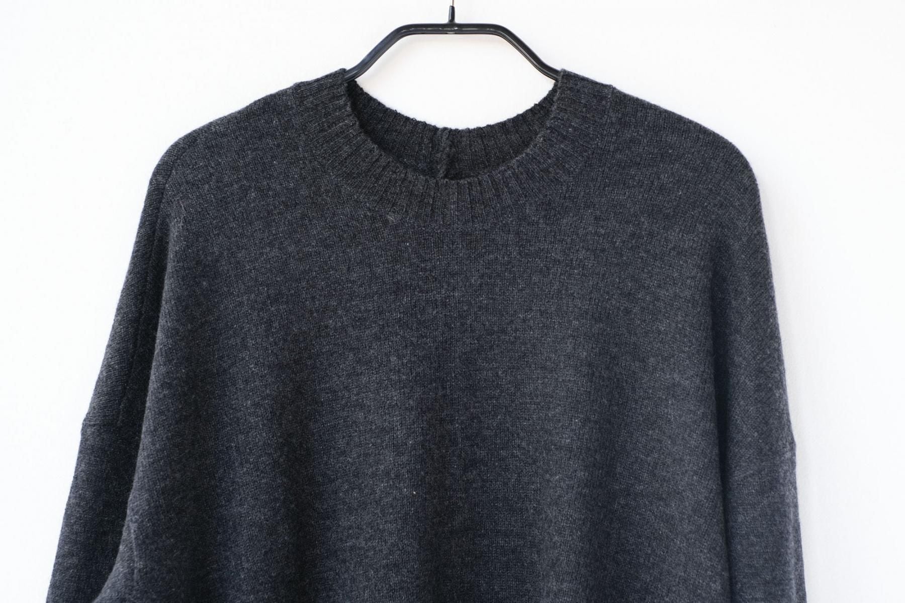 ホワイトカシミヤ・横編ニット　プルオーバーニット / Charcoal Grey top［size 3］