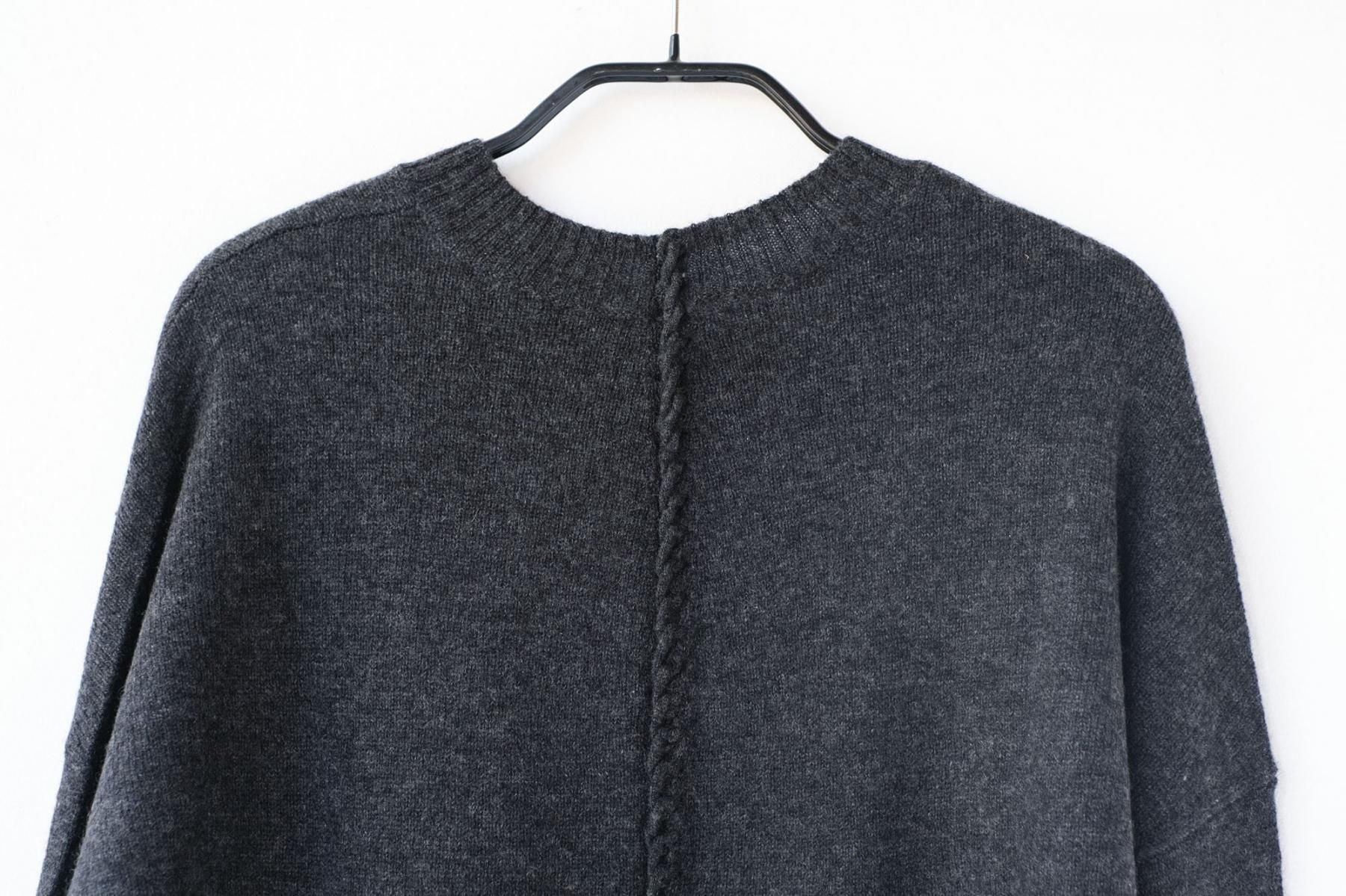 ホワイトカシミヤ・横編ニット　プルオーバーニット / Charcoal Grey top［size 3］