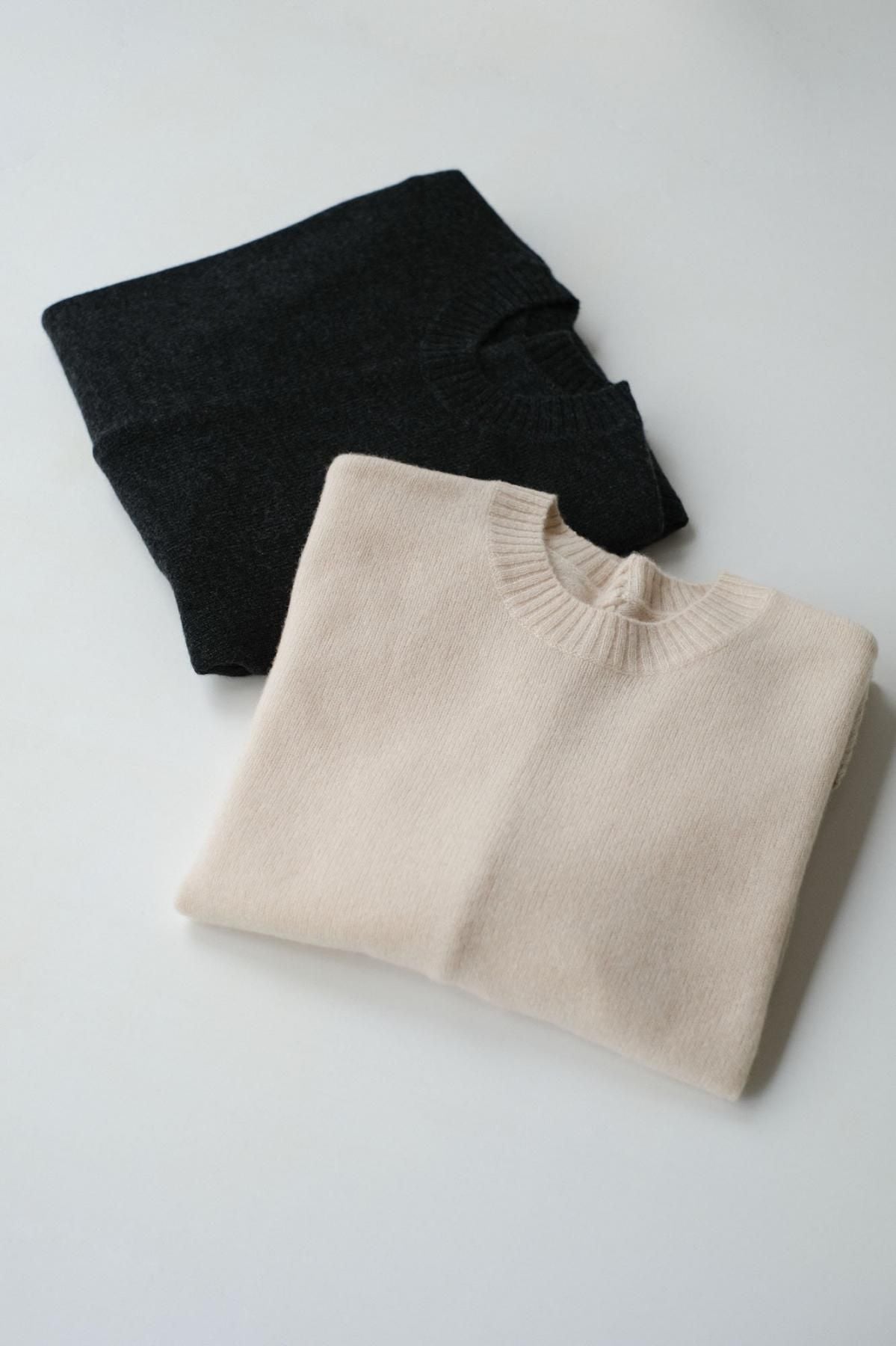 ホワイトカシミヤ・横編ニット　プルオーバーニット / Charcoal Grey top［size 3］
