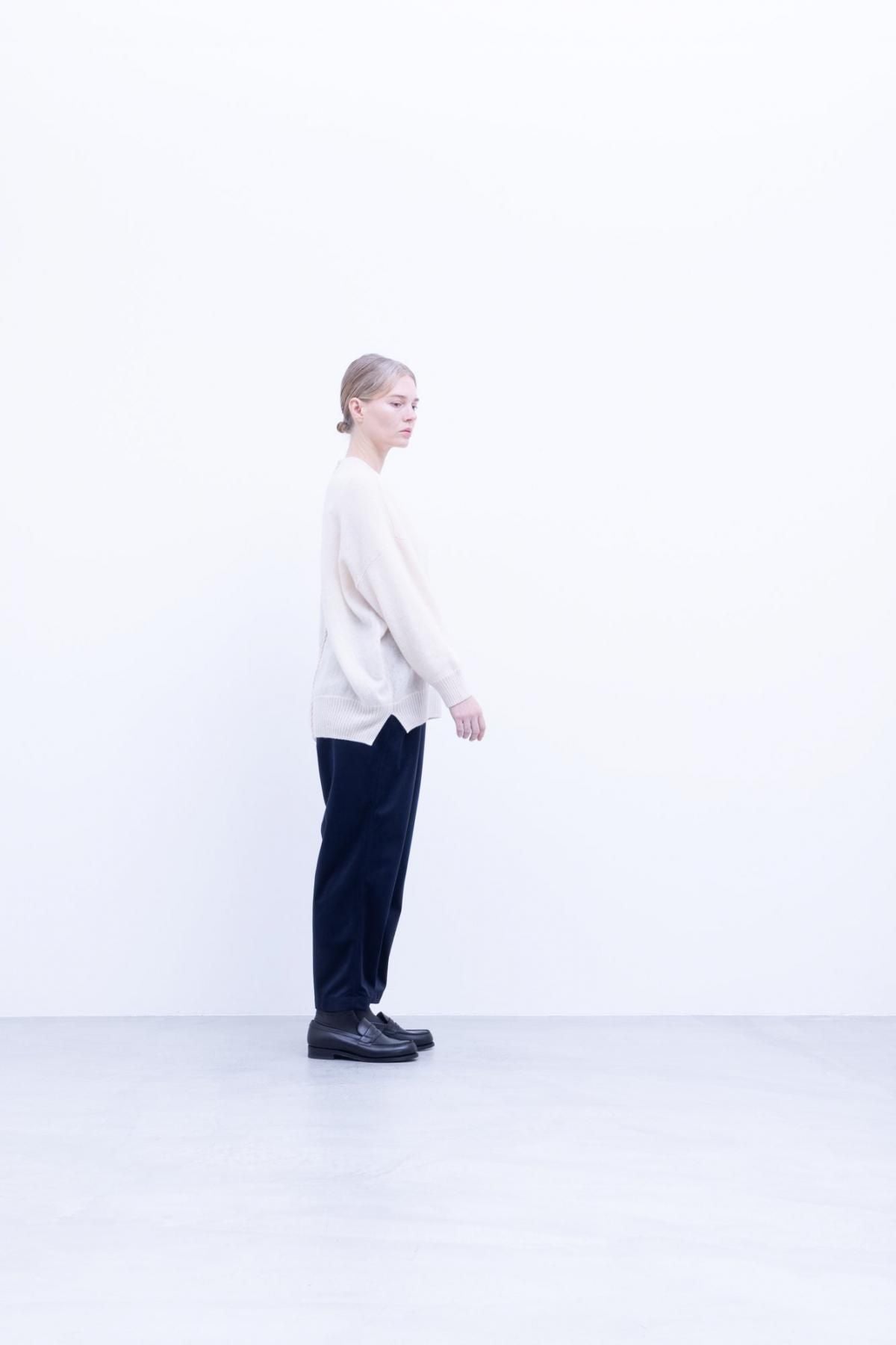 ホワイトカシミヤ・横編ニット　プルオーバーニット / Charcoal Grey top［size 3］