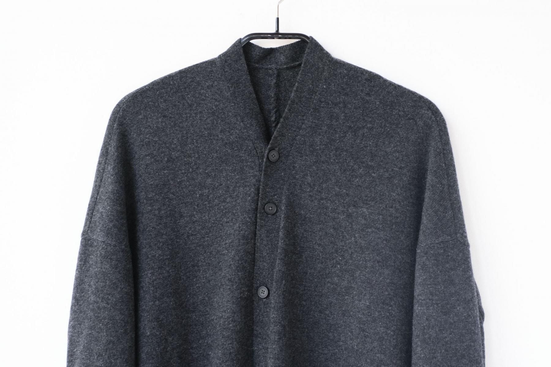 ホワイトカシミヤ・横編ニット　カーディガンニット / Charcoal Grey top［size 3］