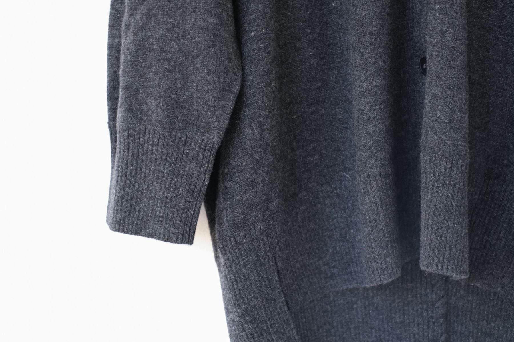 ホワイトカシミヤ・横編ニット　カーディガンニット / Charcoal Grey top［size 3］