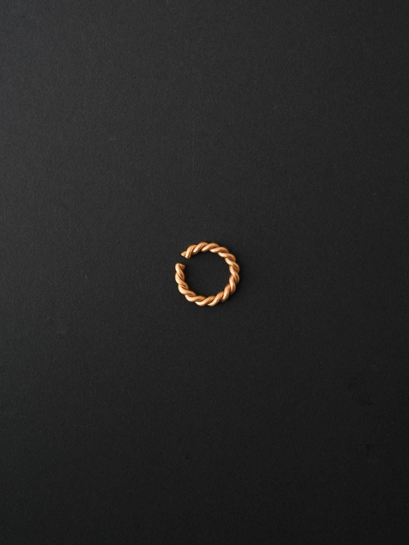 round twist form cuff S [ gold ]