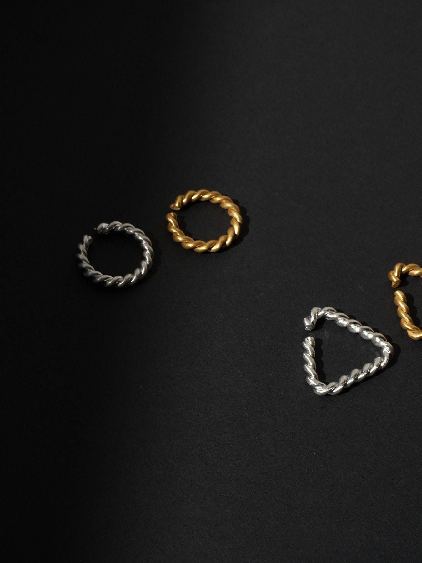 round twist form cuff S [ gold ]