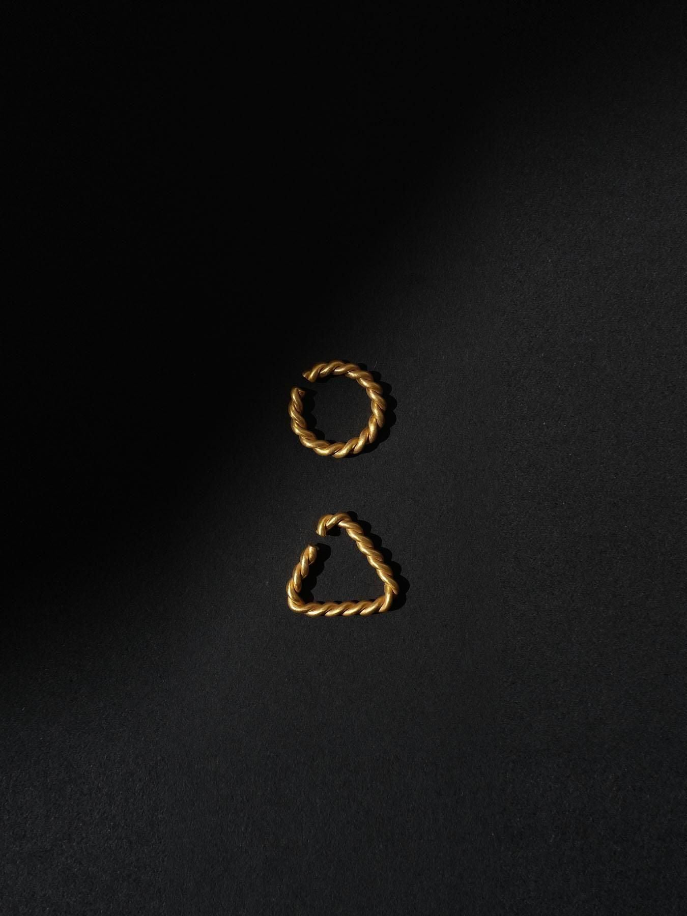 round twist form cuff S [ gold ]