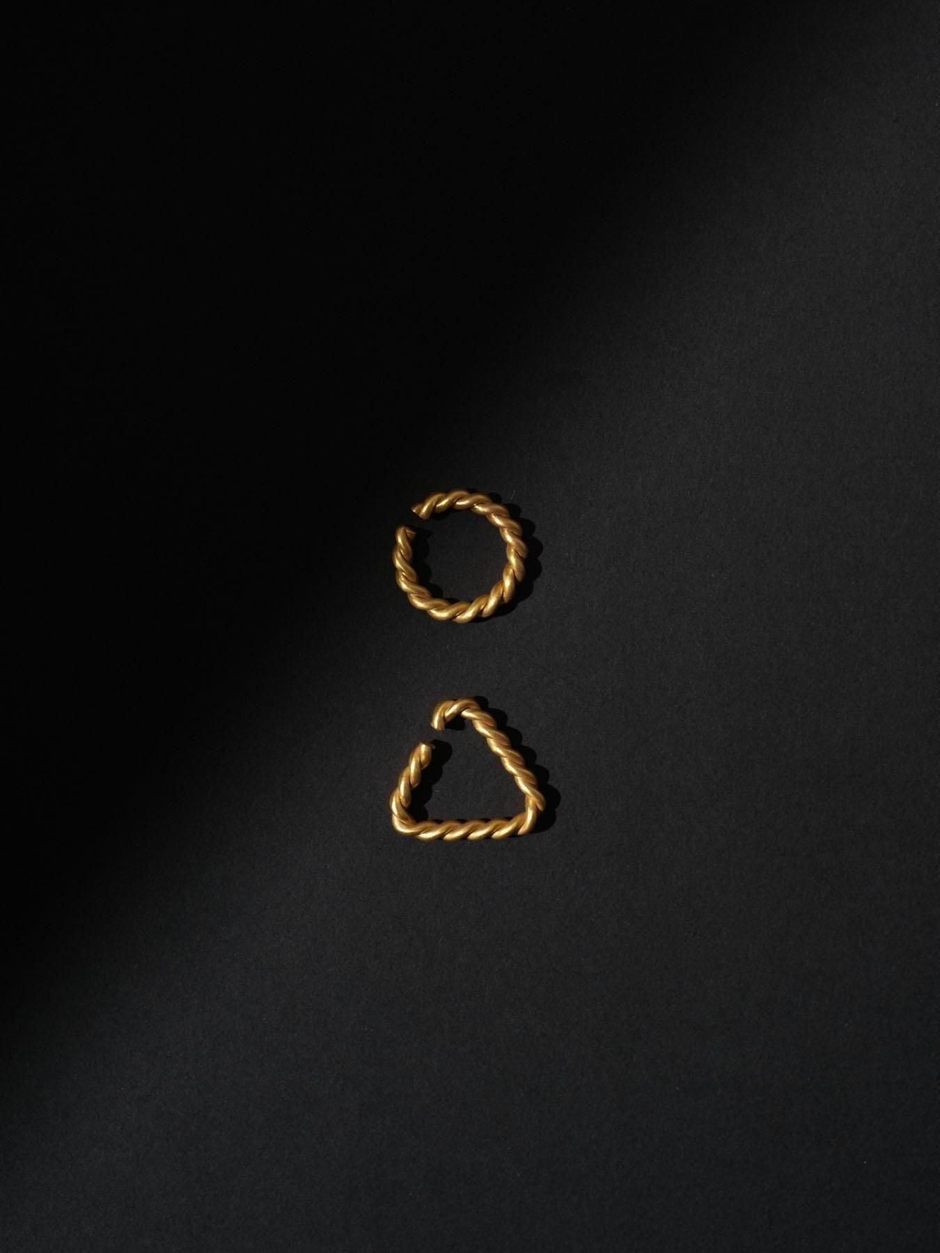 triangle twist form cuff S [ gold ]