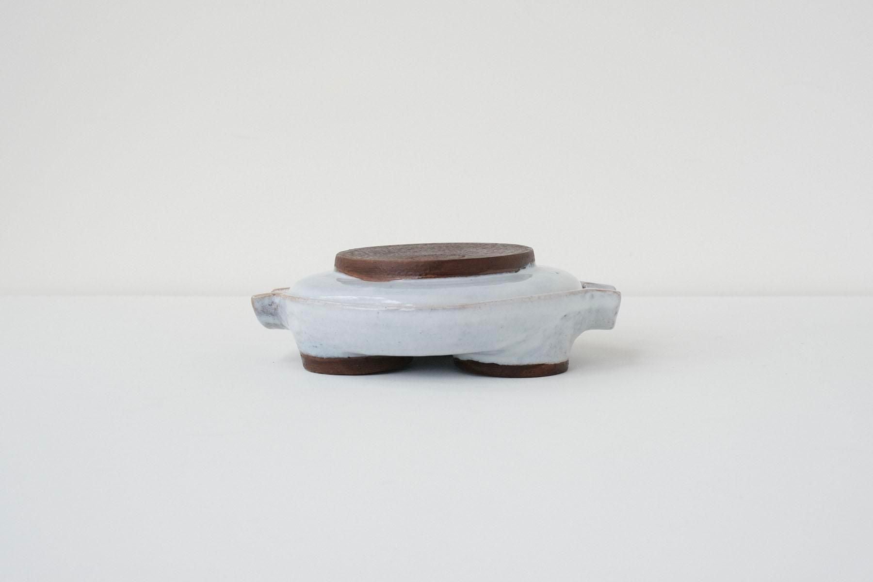 pots（t） / Faye Toogood