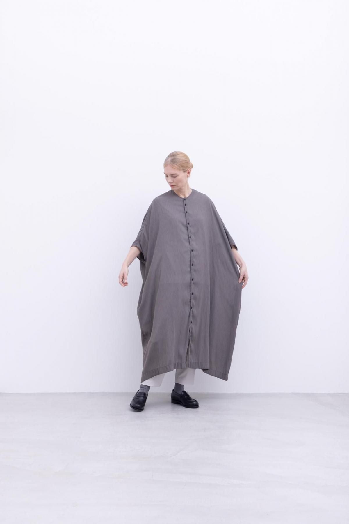 強撚割繊ポリエステルワッシャー　ノーカラーワンピース / Off White［size 2_］