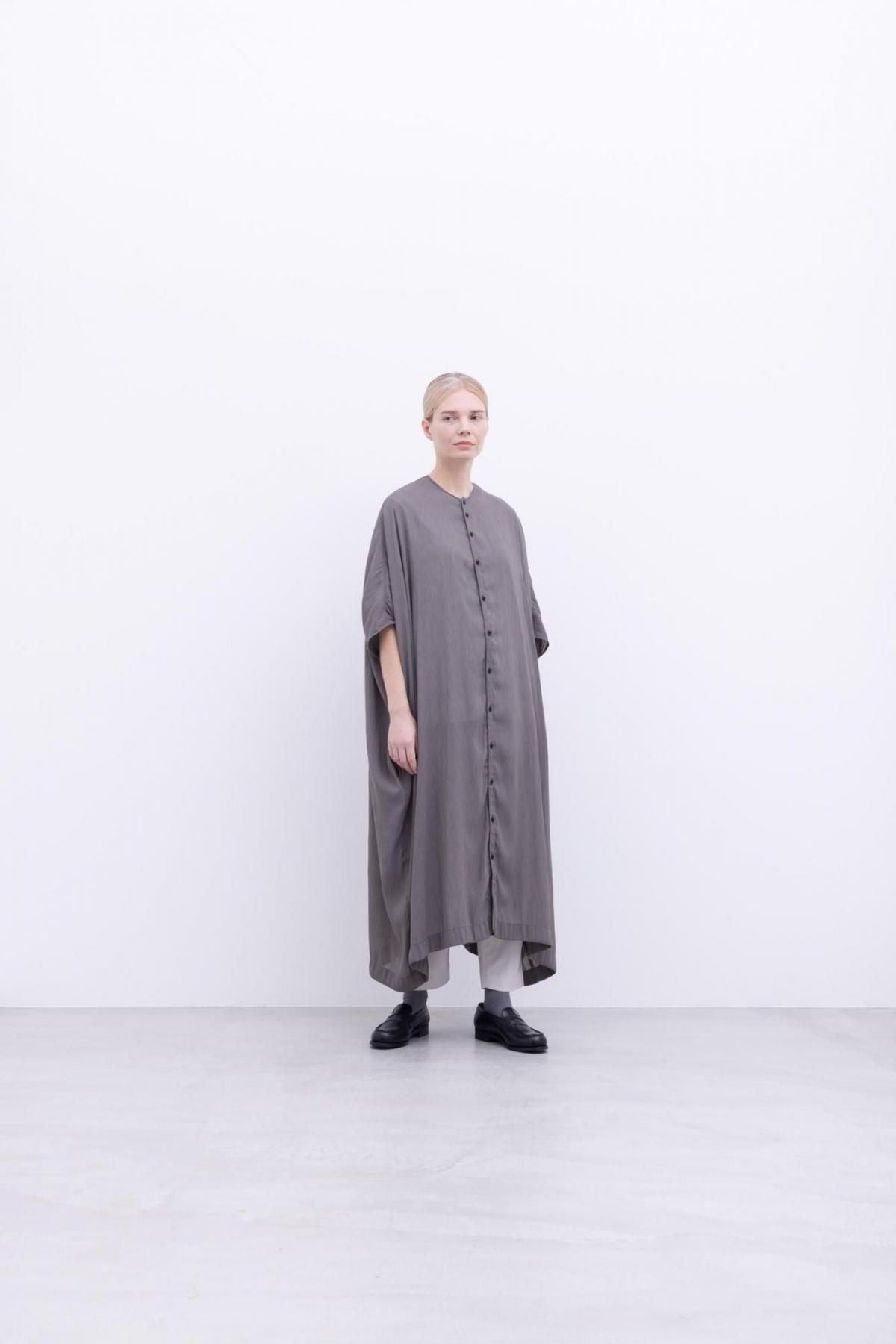 強撚割繊ポリエステルワッシャー　ノーカラーワンピース / Off White［size 2_］