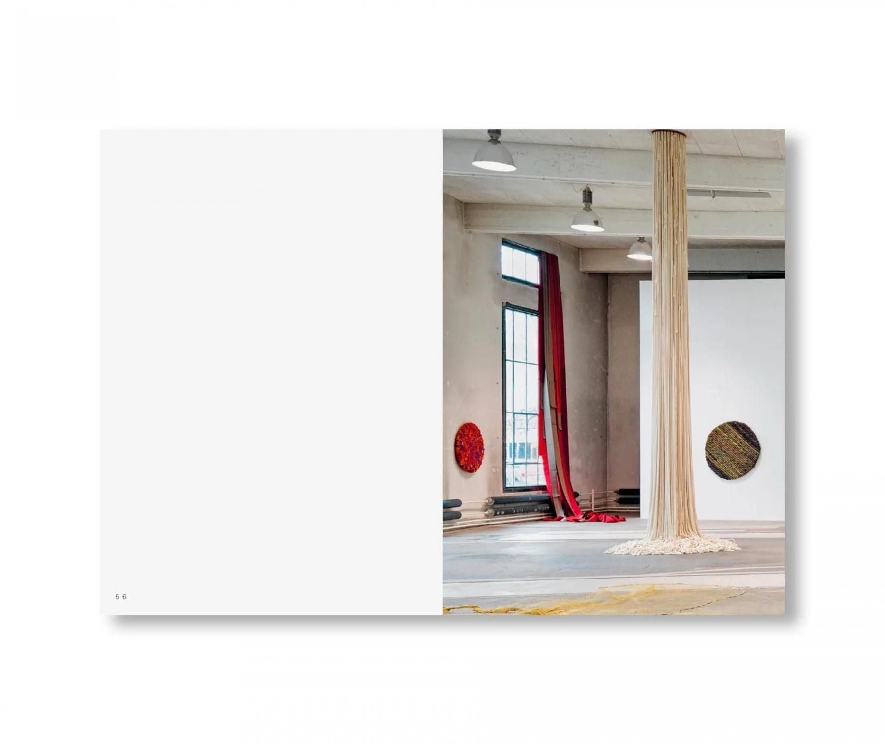 書籍：A LITTLE BIT OF A LOT OF THINGS by Sheila Hicks