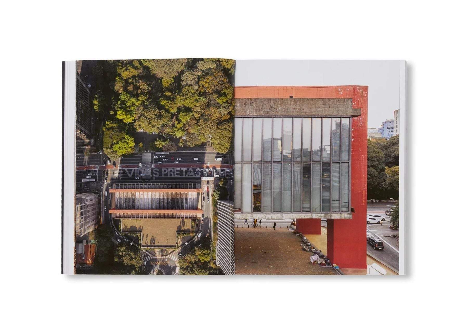 書籍：MATERIAL IDEOLOGIES by Lina Bo Bardi
