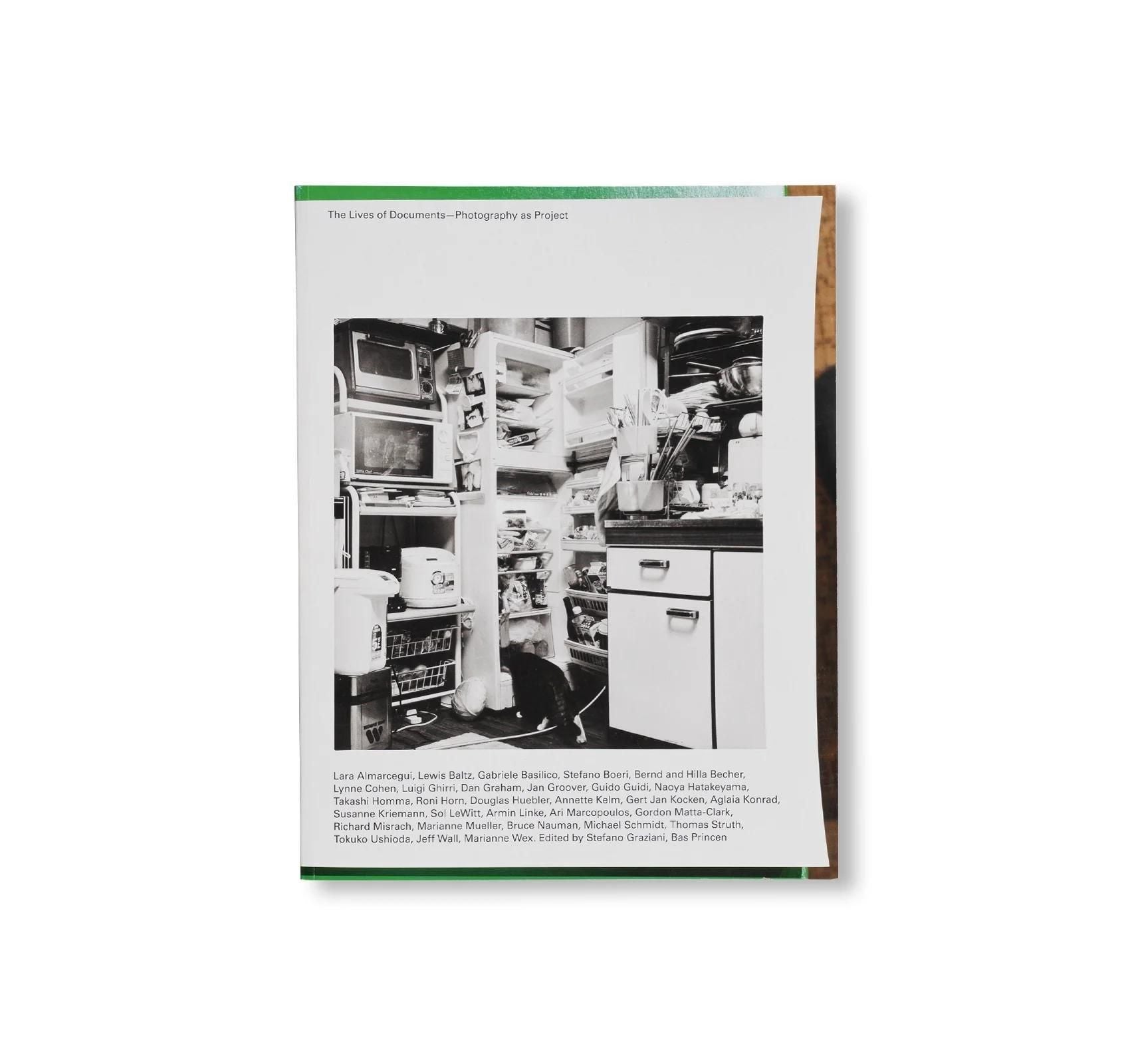 書籍：THE LIVES OF DOCUMENTS - PHOTOGRAPHY AS PROJECT
