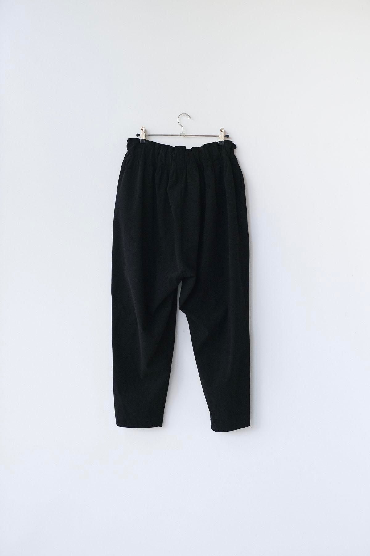 ポリエステル経編コーデュロイ　テーパードパンツ / Black［size M］