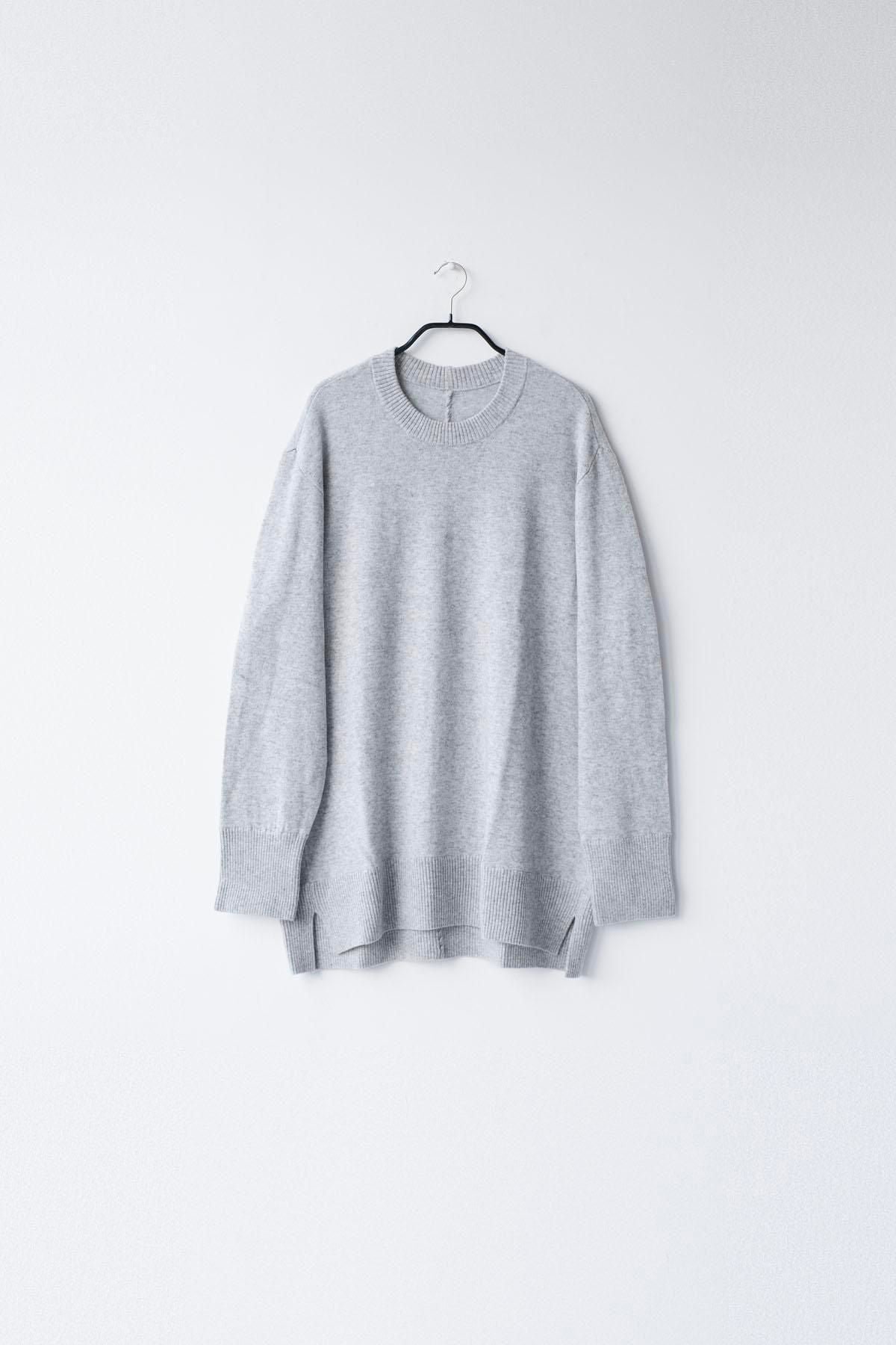 ホワイトカシミヤ・横編ニット　クルーネックニット / Light Grey top［size 5_］