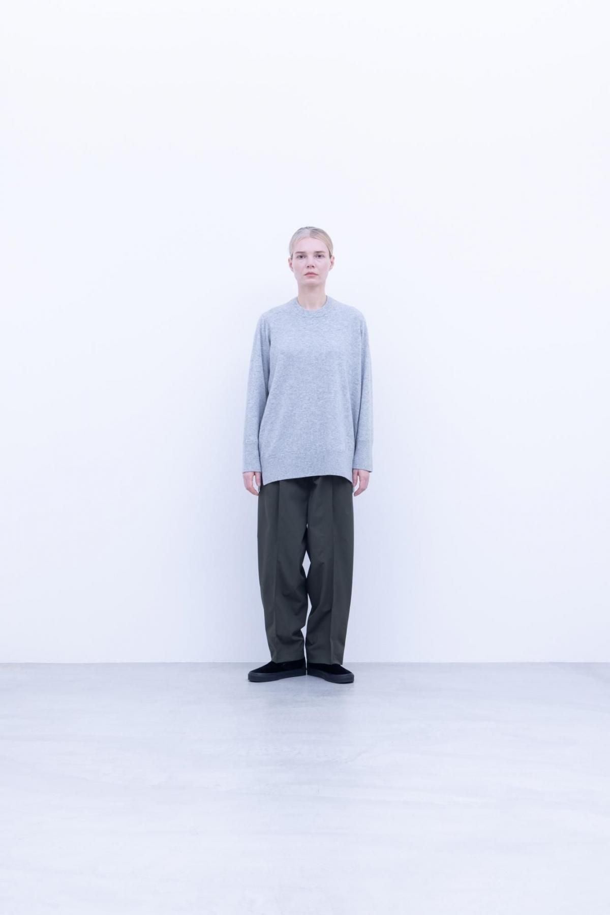 ホワイトカシミヤ・横編ニット　クルーネックニット / Light Grey top［size 5_］