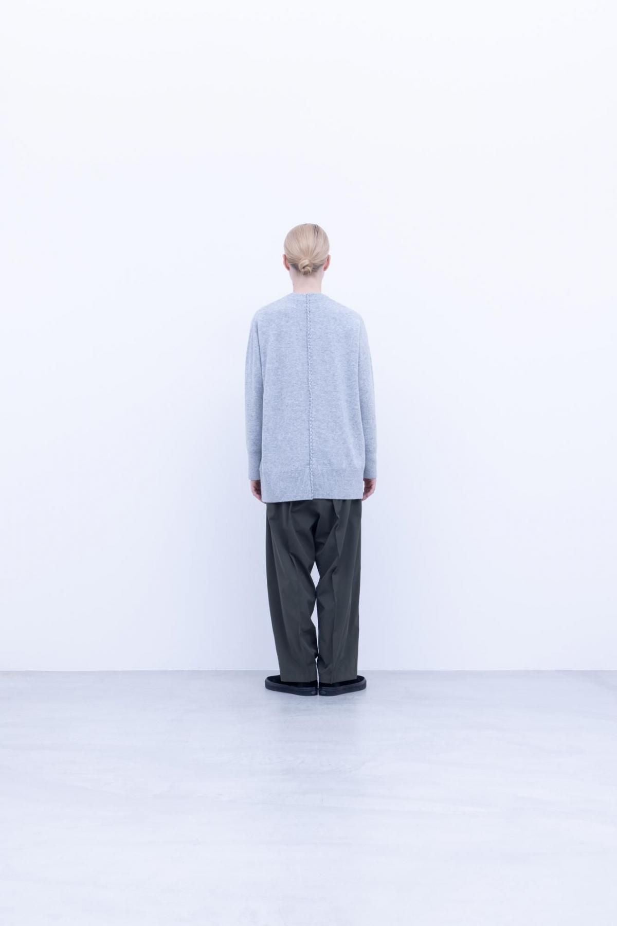 ホワイトカシミヤ・横編ニット　クルーネックニット / Light Grey top［size 5_］