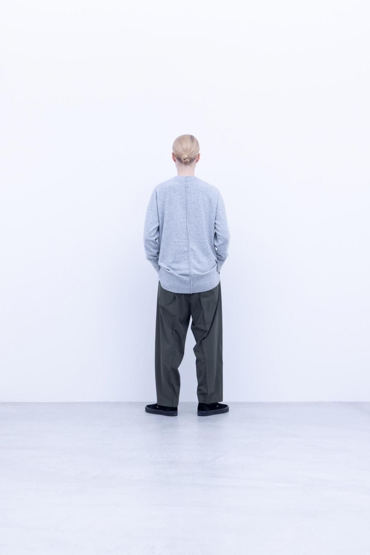 ホワイトカシミヤ・横編ニット　クルーネックニット / Light Grey top［size 5_］