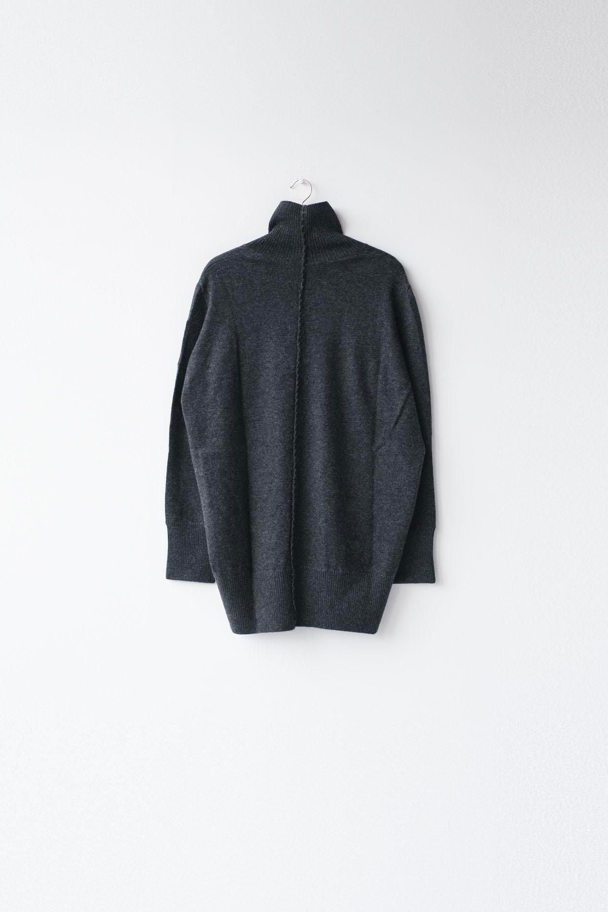 ホワイトカシミヤ・横編ニット　タートルネックニット / Charcoal Grey top［size 3_］