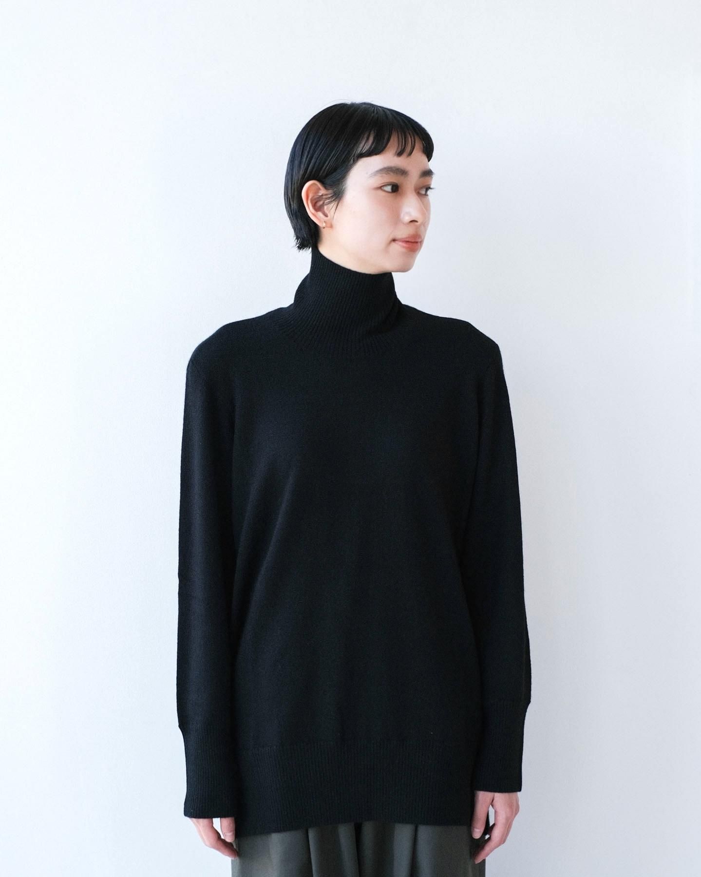 ホワイトカシミヤ・横編ニット　タートルネックニット / Black［size 3_］