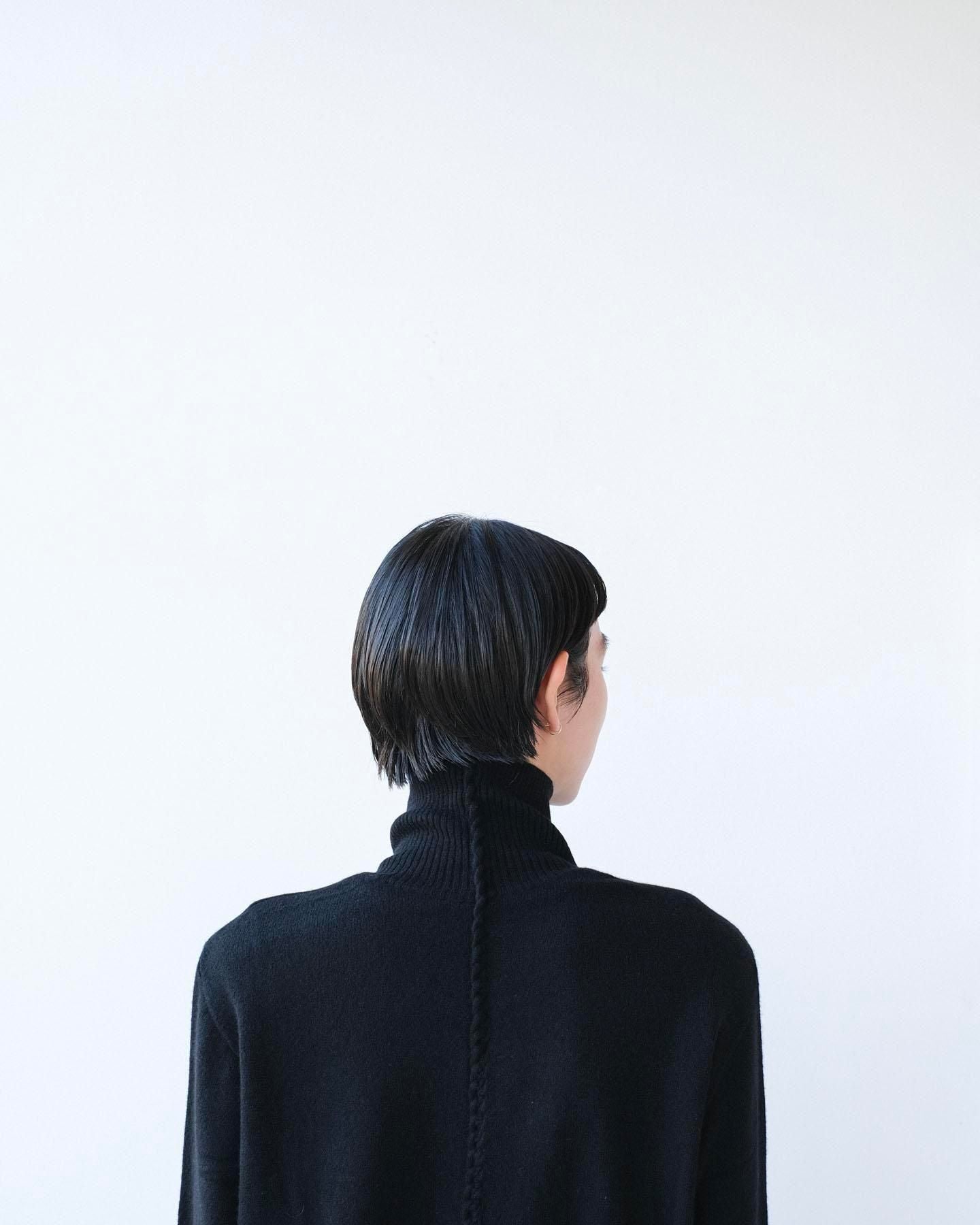 ホワイトカシミヤ・横編ニット　タートルネックニット / Black［size 3_］