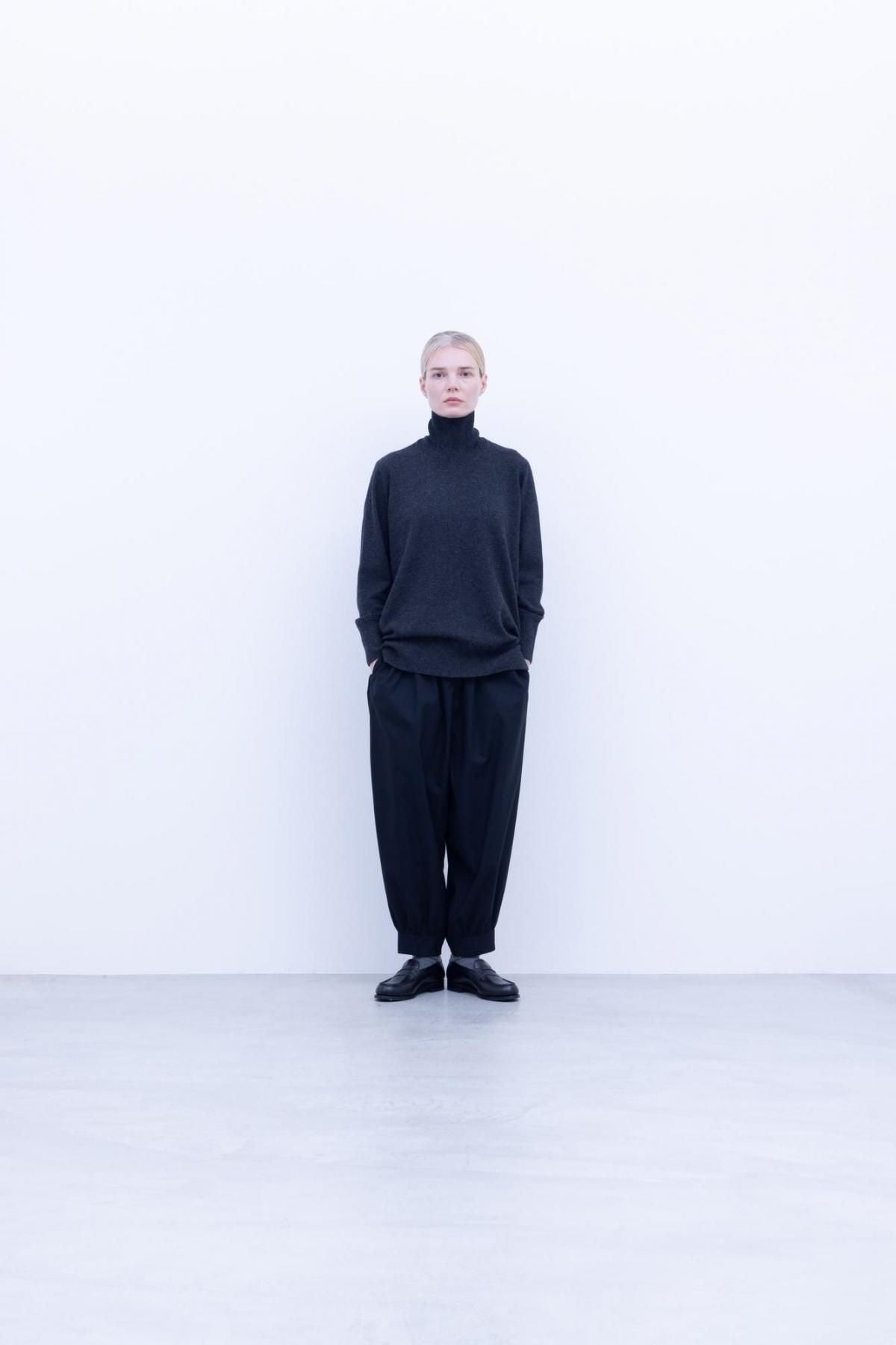 ホワイトカシミヤ・横編ニット　タートルネックニット / Black［size 3_］