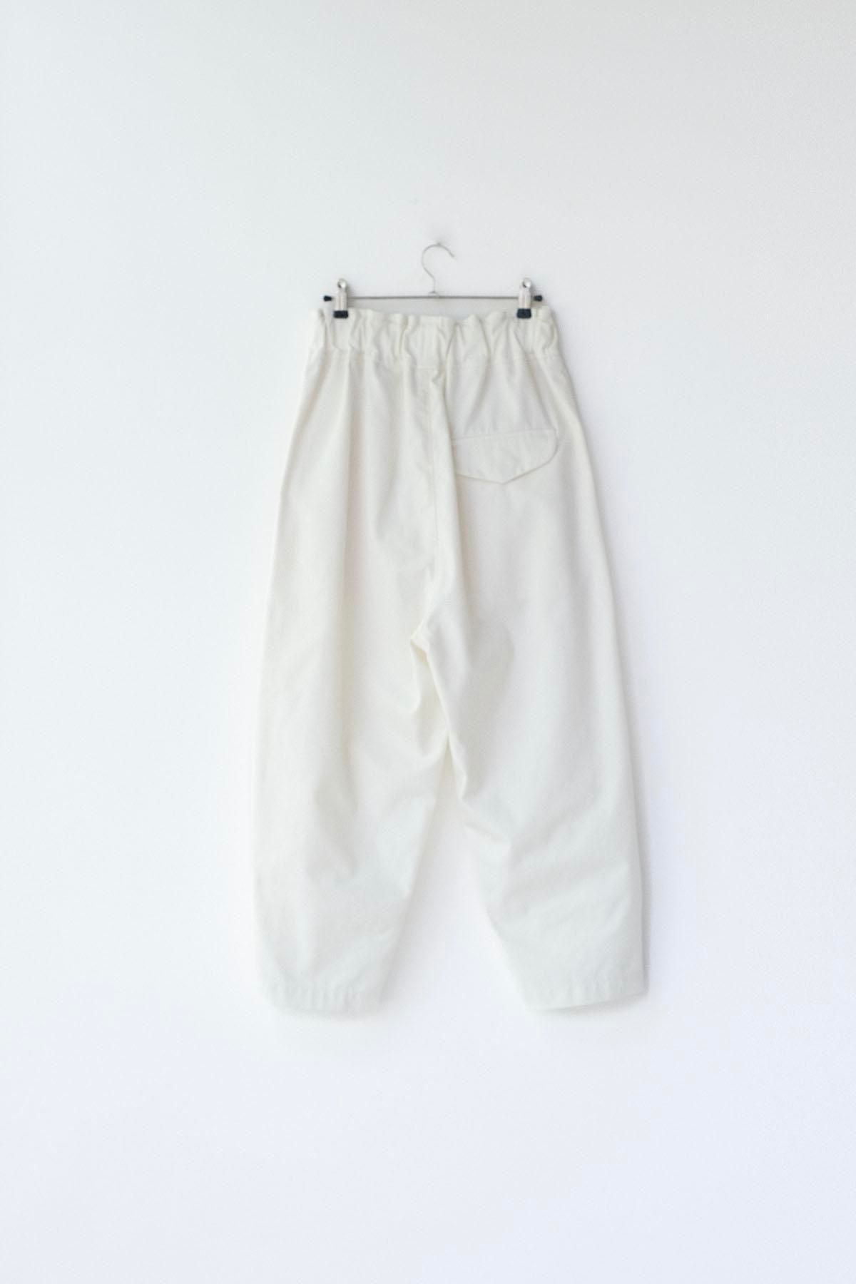 ハイカウントスタンダードチノ　テーパードパンツ / Off White［size XS］