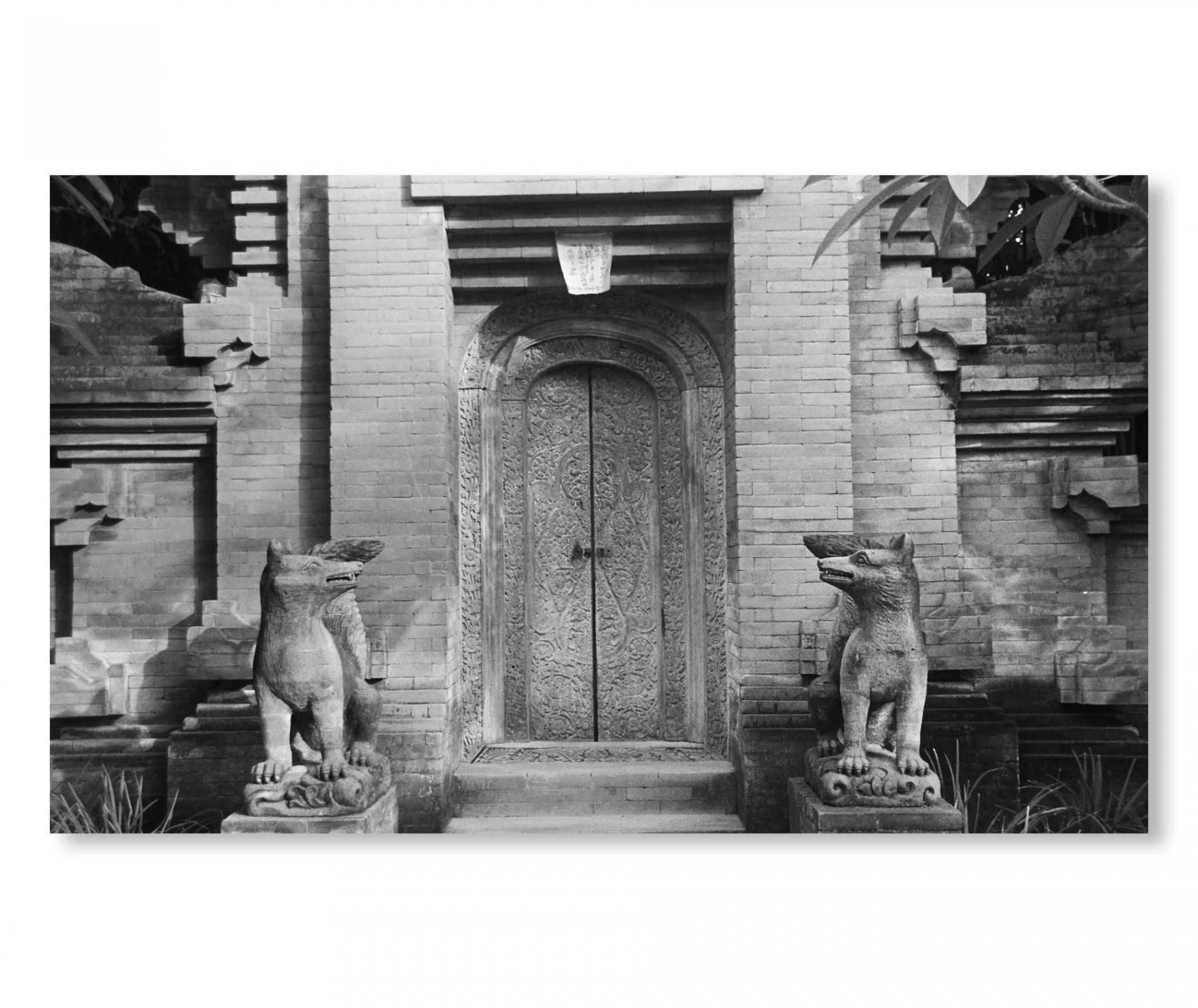 書籍：RUMAH RUBAH - A BALI HOME OF GILDAS LOAEC AND ROMY LOAEC