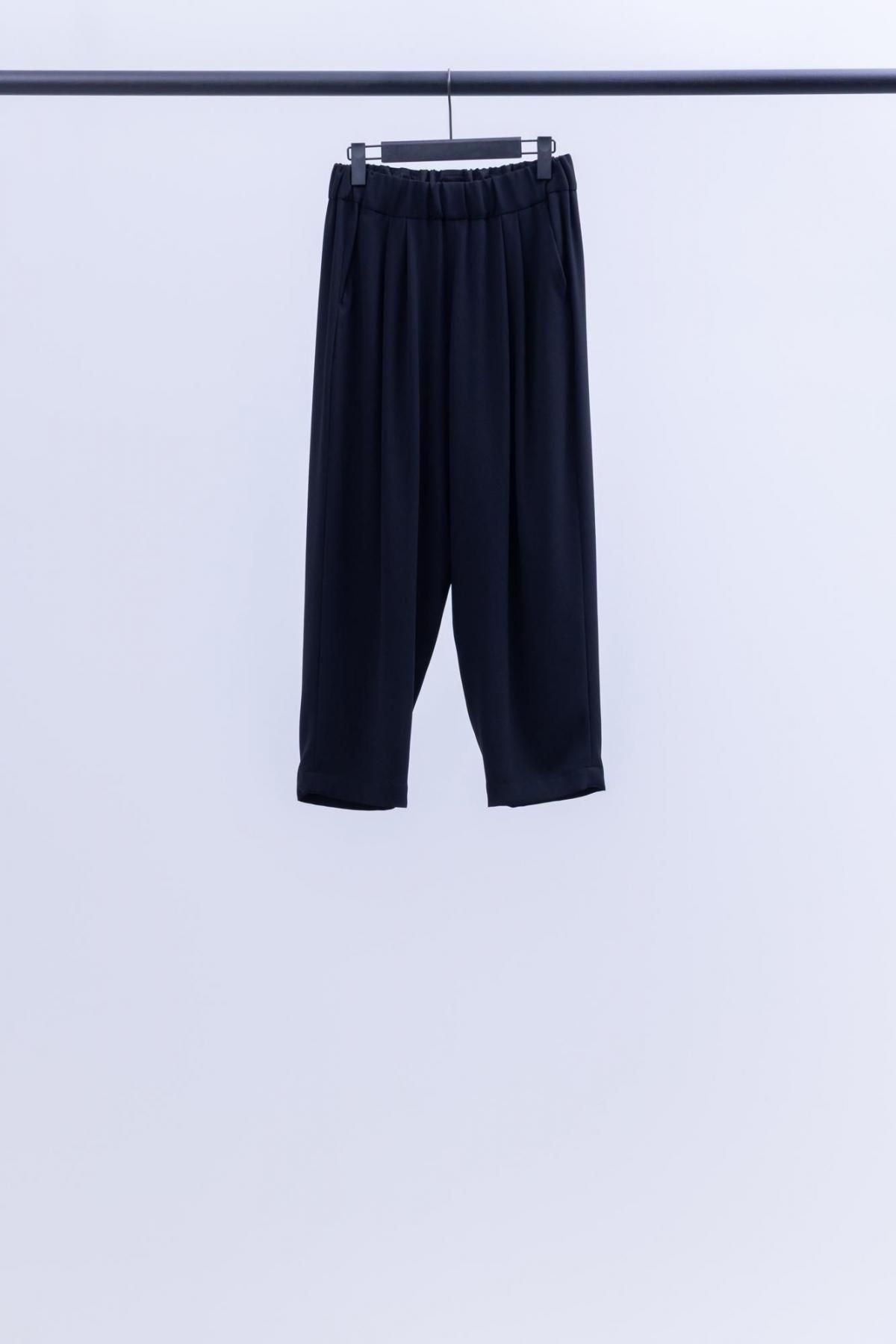トリアセテート＆ポリエステル・ライトクレープダブルクロス　テーパードパンツ / 99 deep black [size 3_]