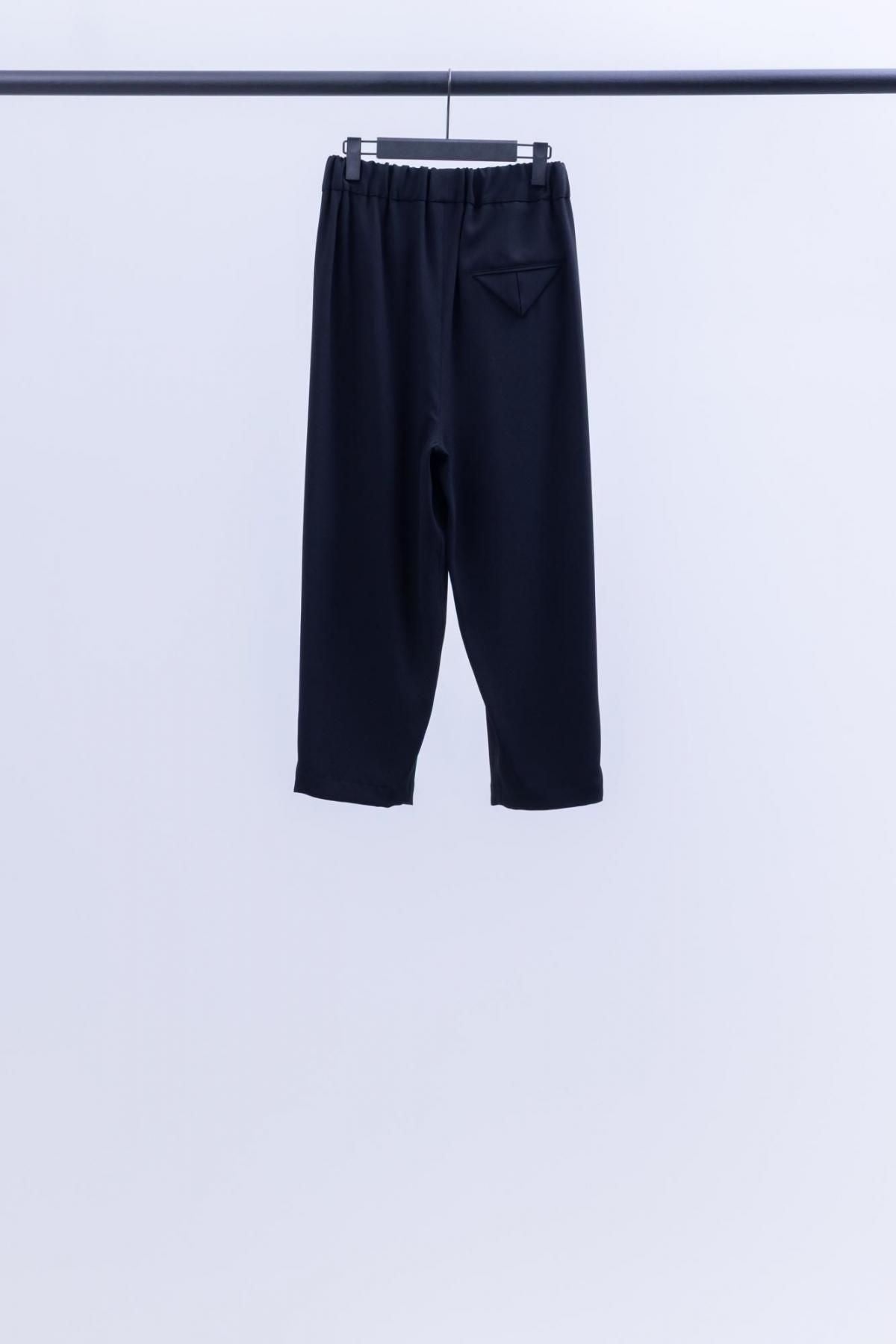 トリアセテート＆ポリエステル・ライトクレープダブルクロス　テーパードパンツ / 99 deep black [size 3_]