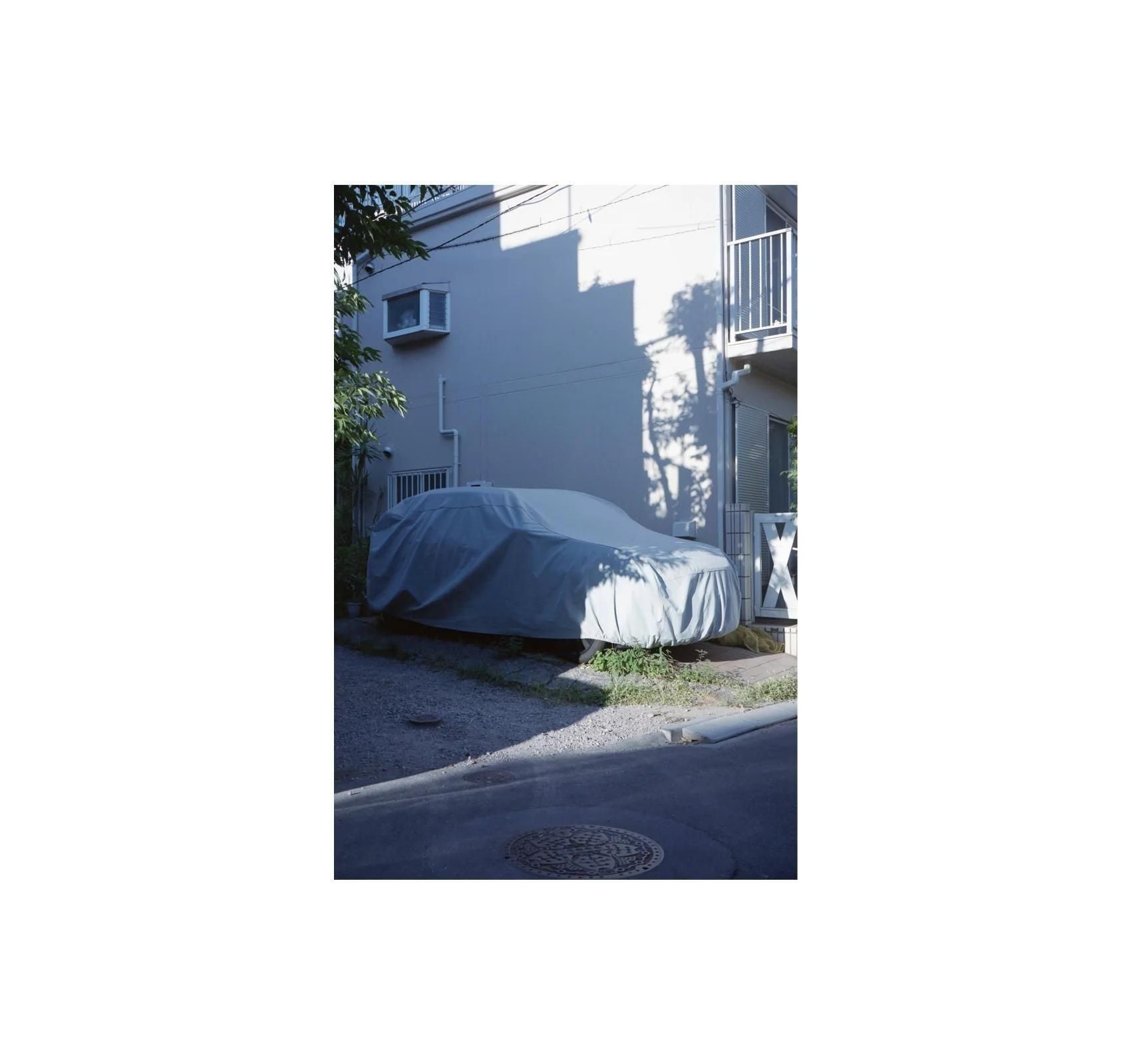書籍：A MAGAZINE CURATED BY CECILIE BAHNSEN