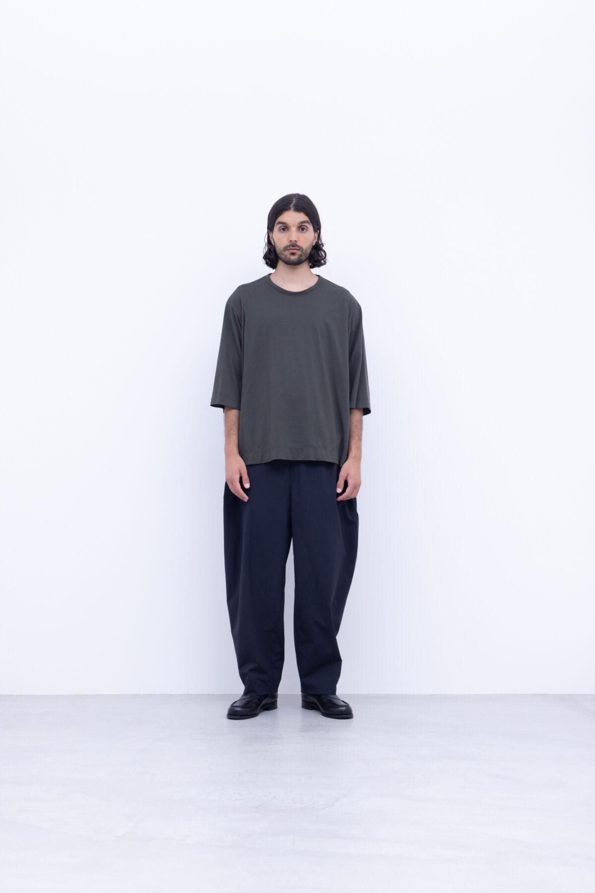 ストレッチポリエステル・マットタイプライター　ワイドテーパードパンツ / Black［size 4_］