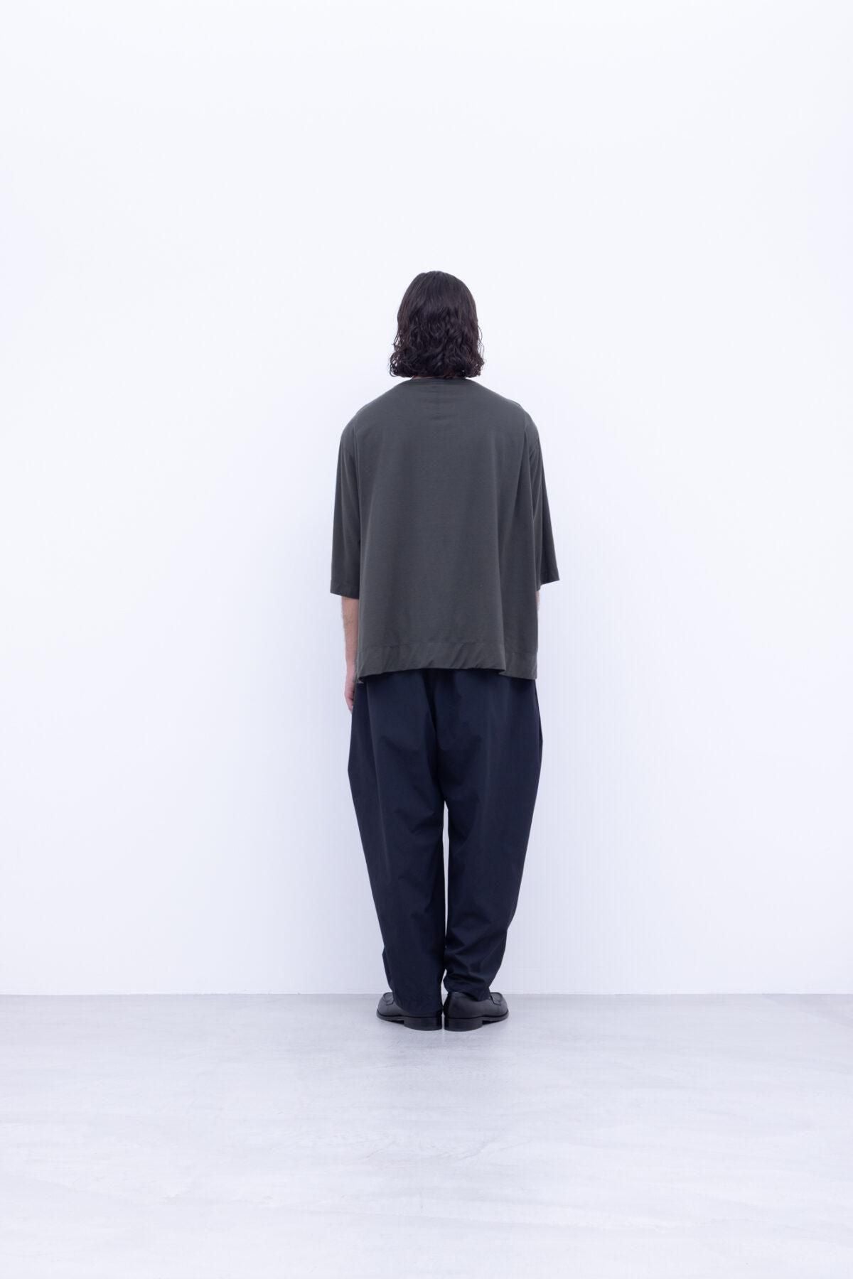 ストレッチポリエステル・マットタイプライター　ワイドテーパードパンツ / Black［size 4_］