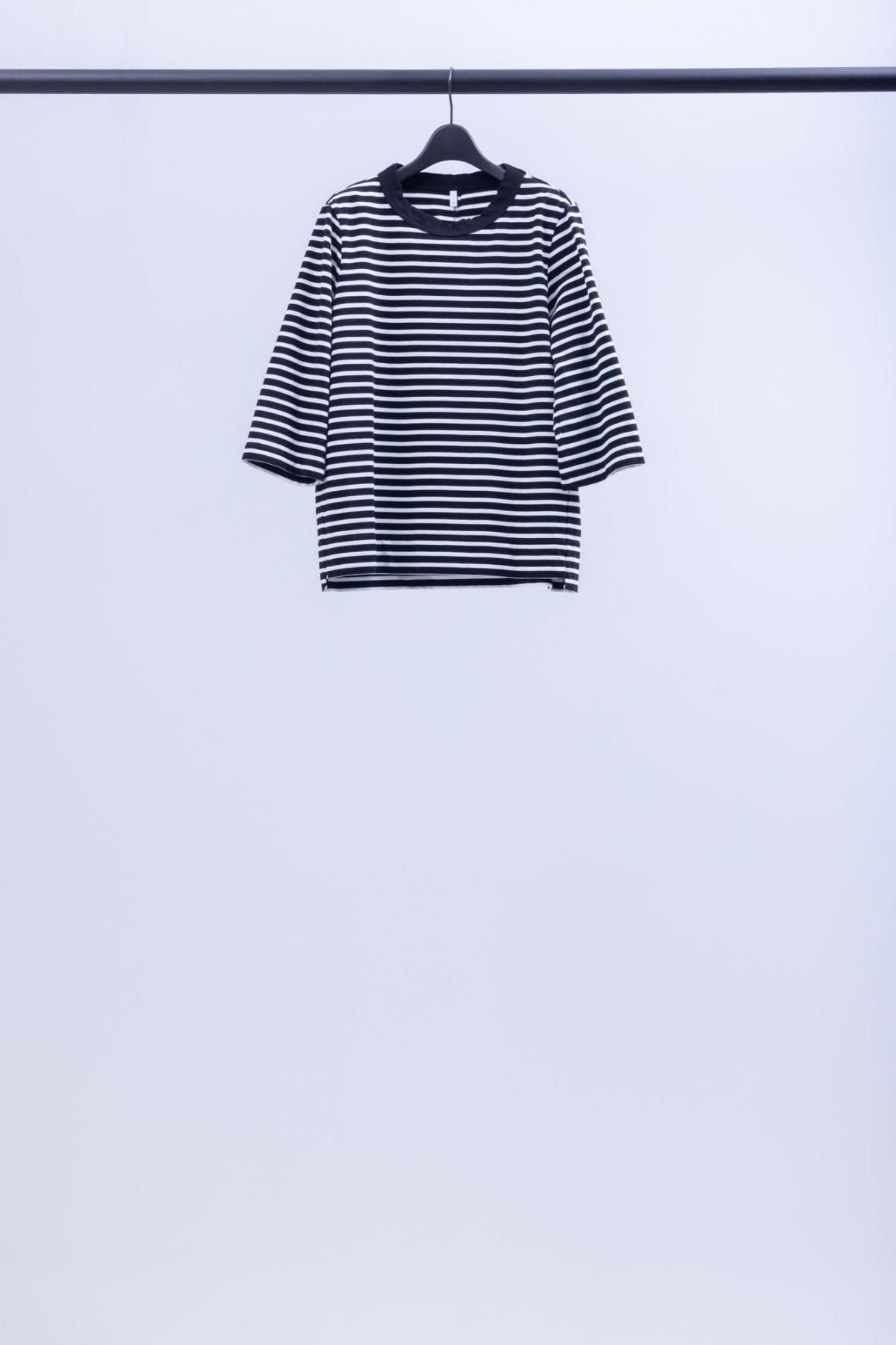 微強撚綿天竺　ボーダー コンパクトクルーネックT / Black base × White border［size M］