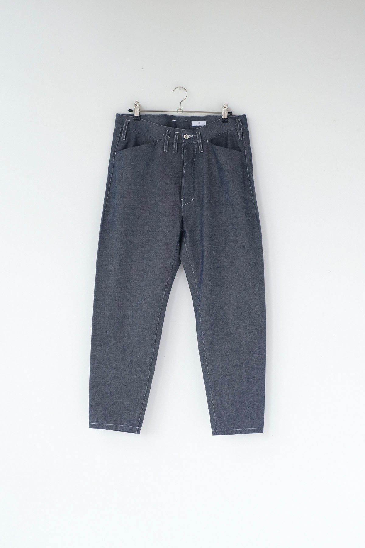 強撚ポリエステル＆コットン・ドライデニム テーパードパンツ / Denim Blue［size S_］