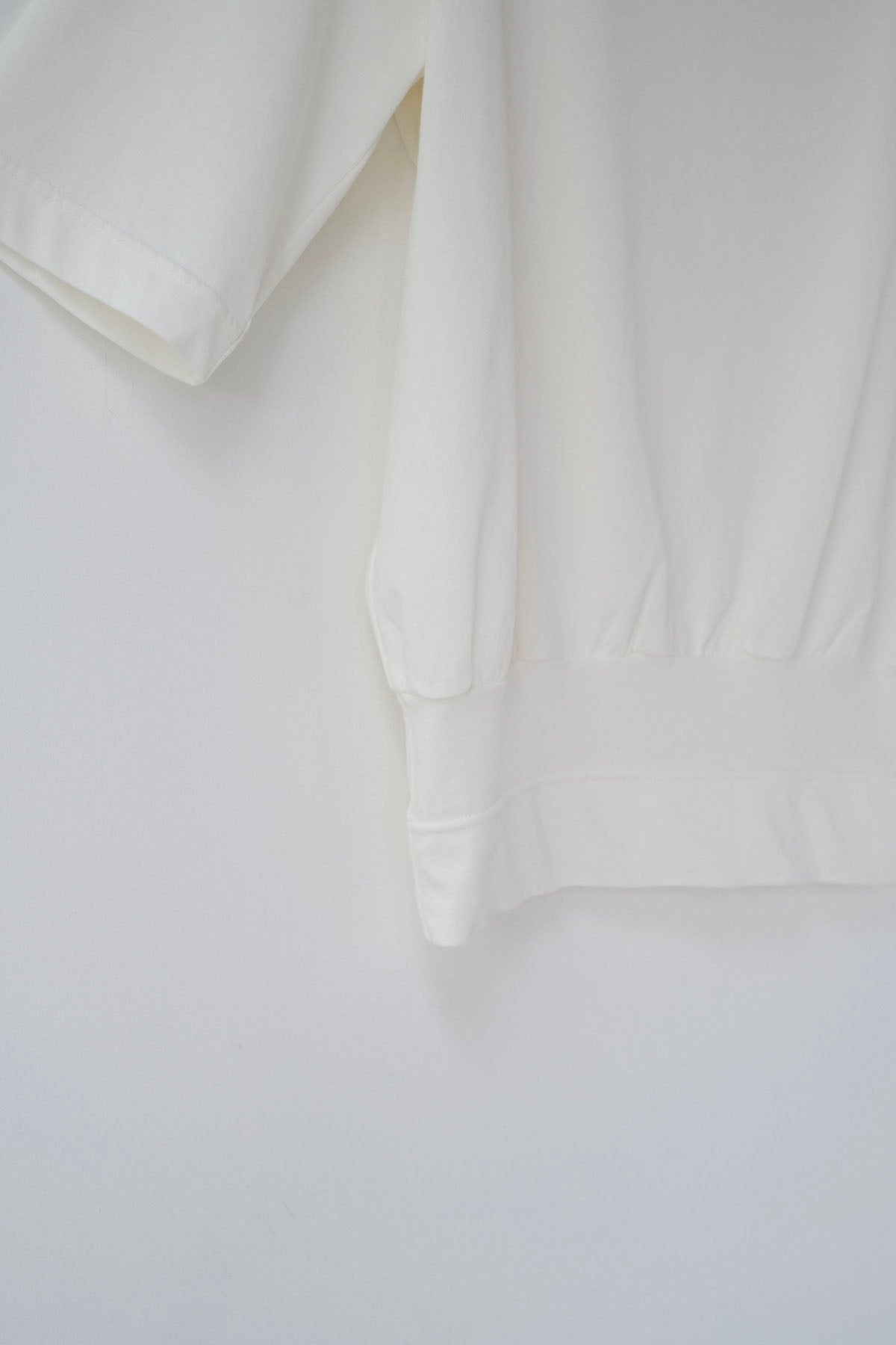 強撚コットンヘビー天竺　クルーネックタックインT / Off White［size XS］