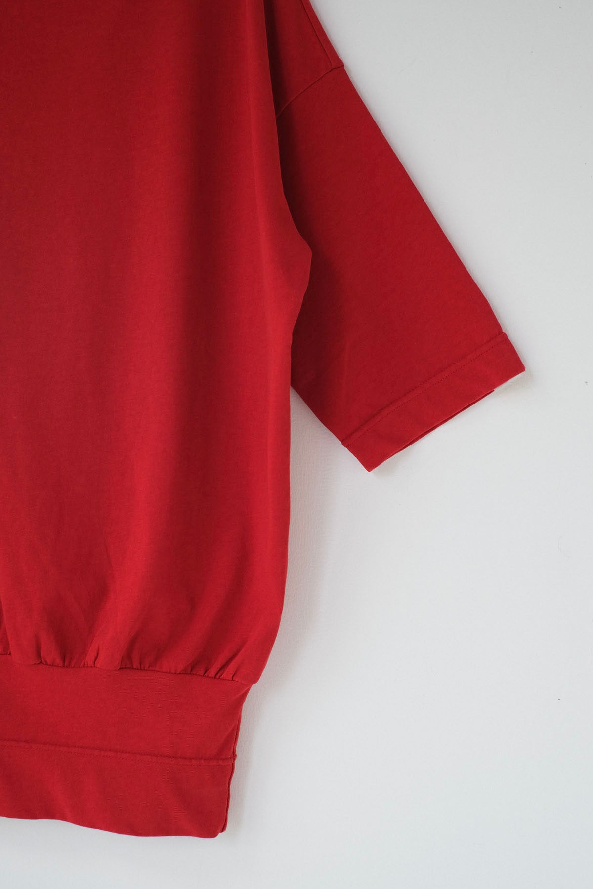 強撚コットンヘビー天竺　クルーネックタックインT / Red［size XS］