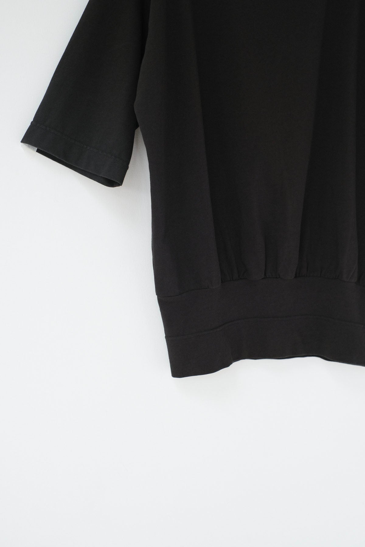 強撚コットンヘビー天竺　クルーネックタックインT / Charcoal Grey［size XS］