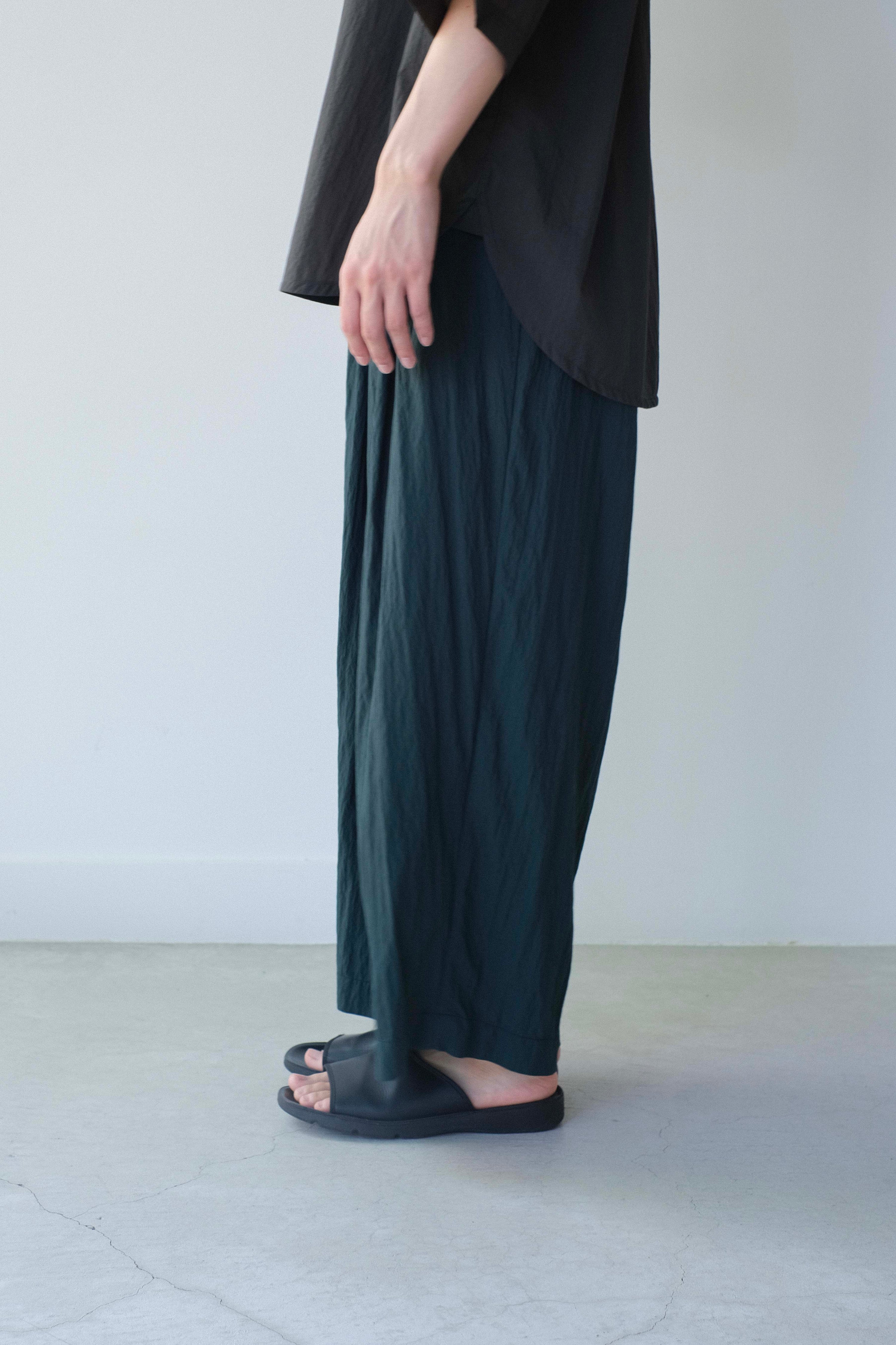 ビスコースナイロン・ライトタイプライター タックパンツ / 85 Bottle Green［size XS］