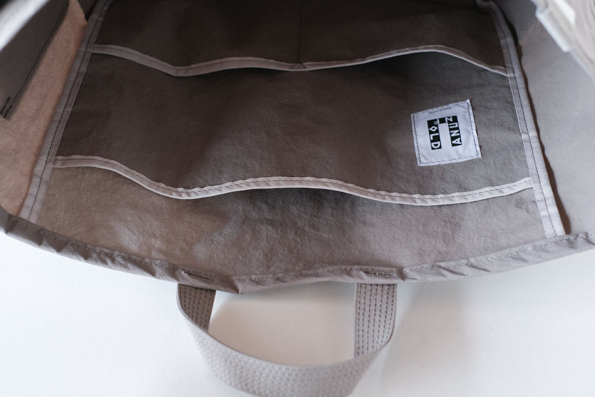 SIDE POCKET TOTE / BLUE / ANUNFOLD